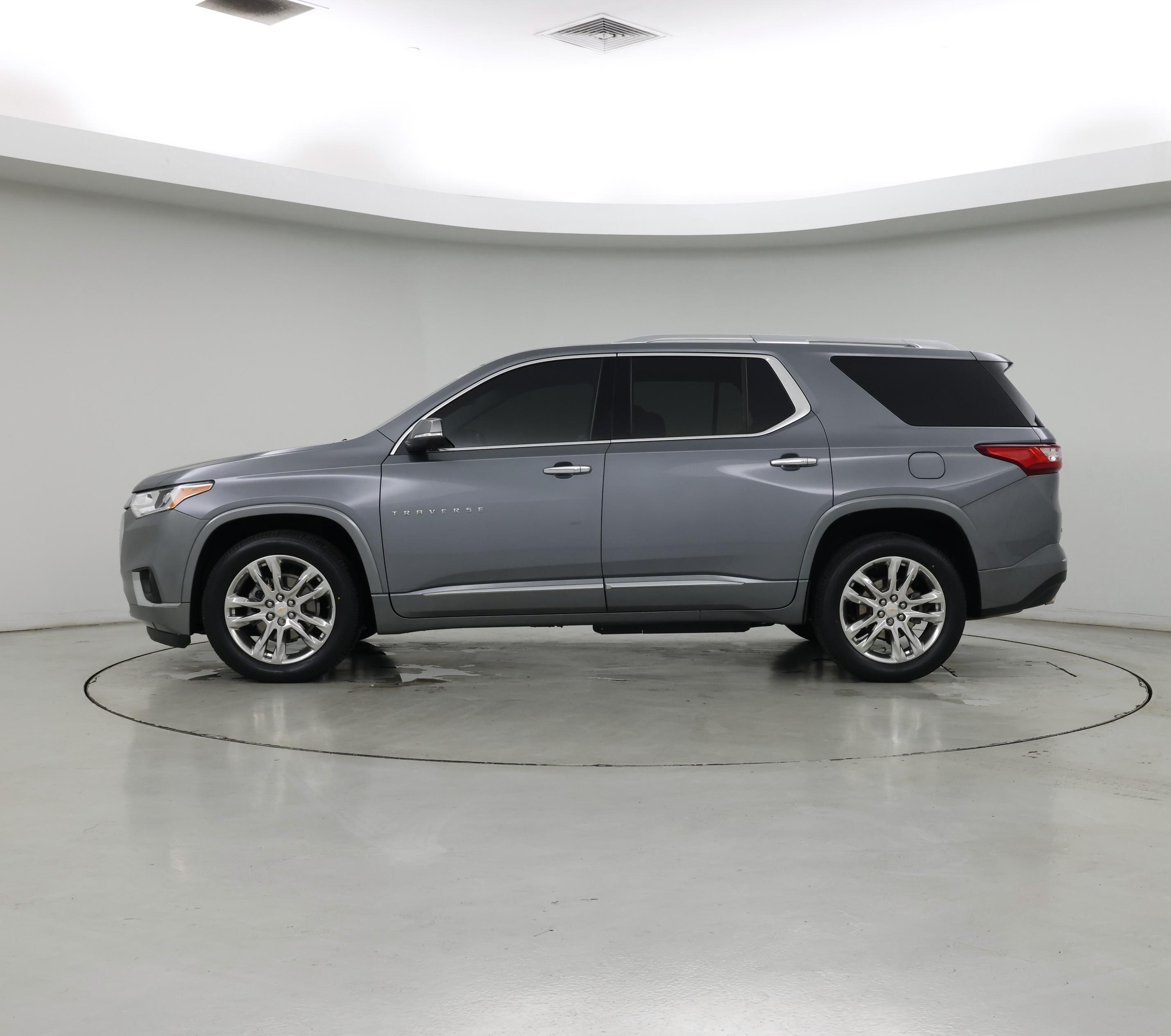 Thumbnail: 2021 Chevrolet Traverse - 3