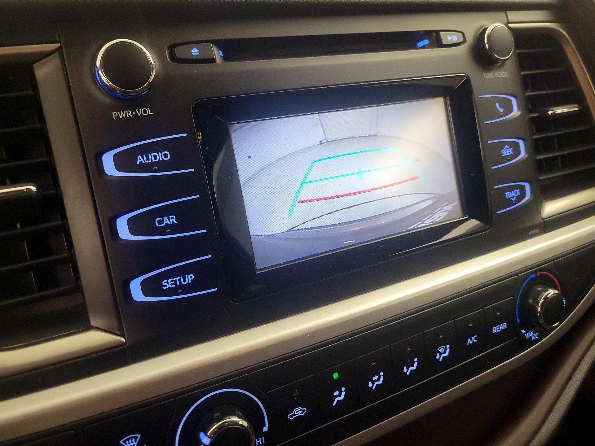 Thumbnail: 2019 Toyota Highlander - 14