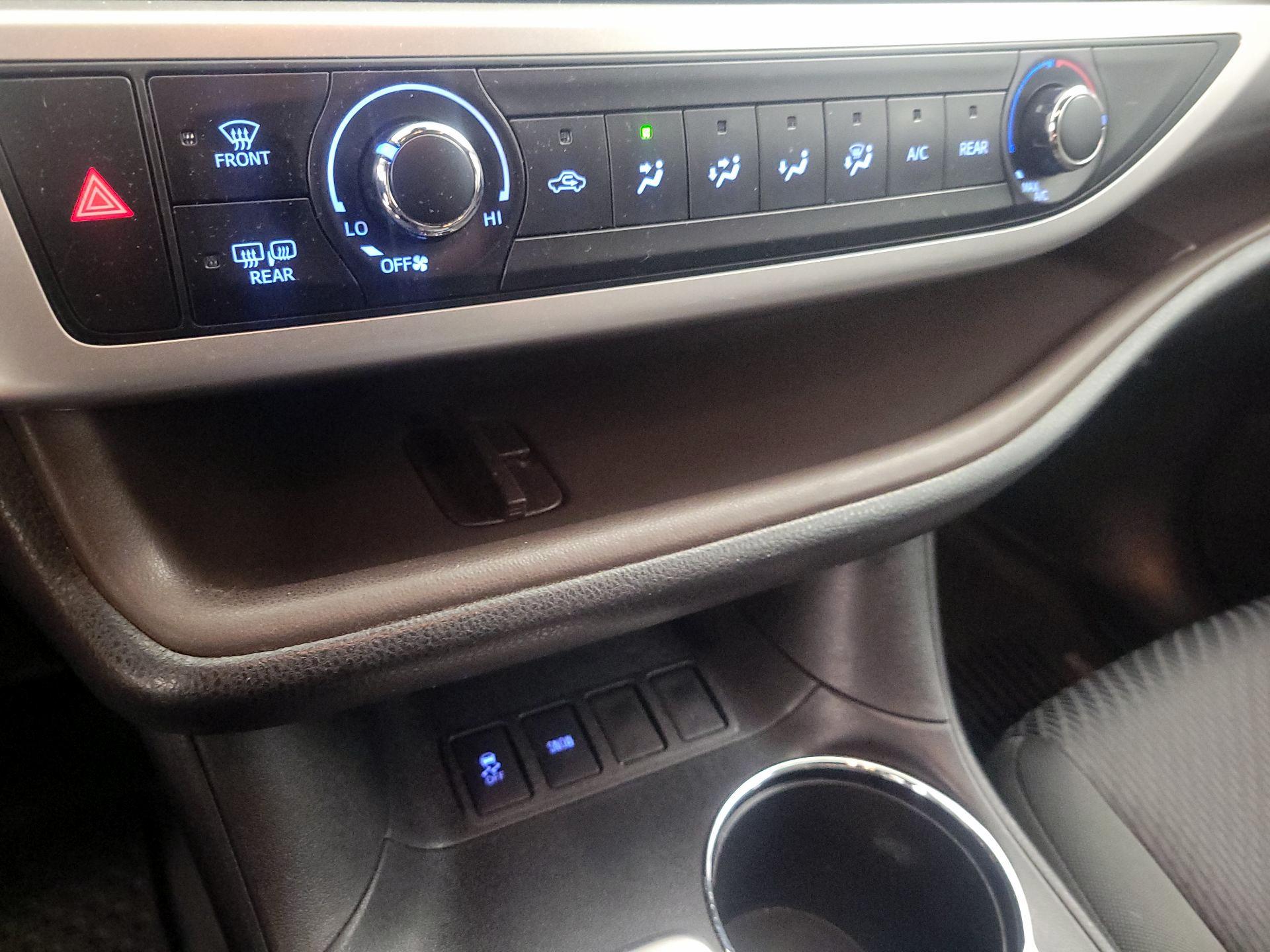 Thumbnail: 2019 Toyota Highlander - 16