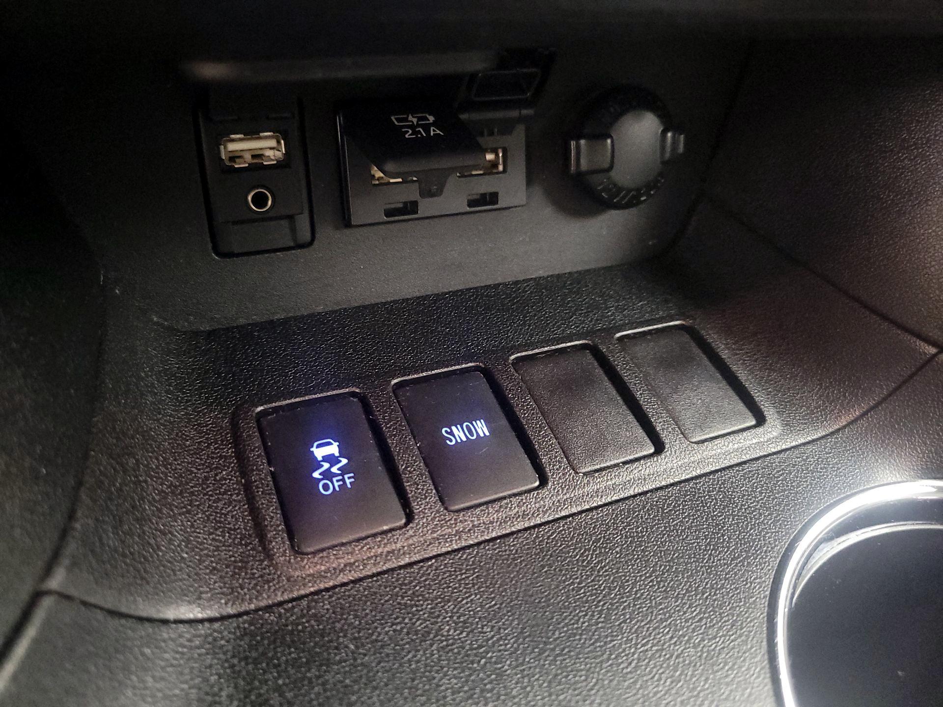 Thumbnail: 2019 Toyota Highlander - 18