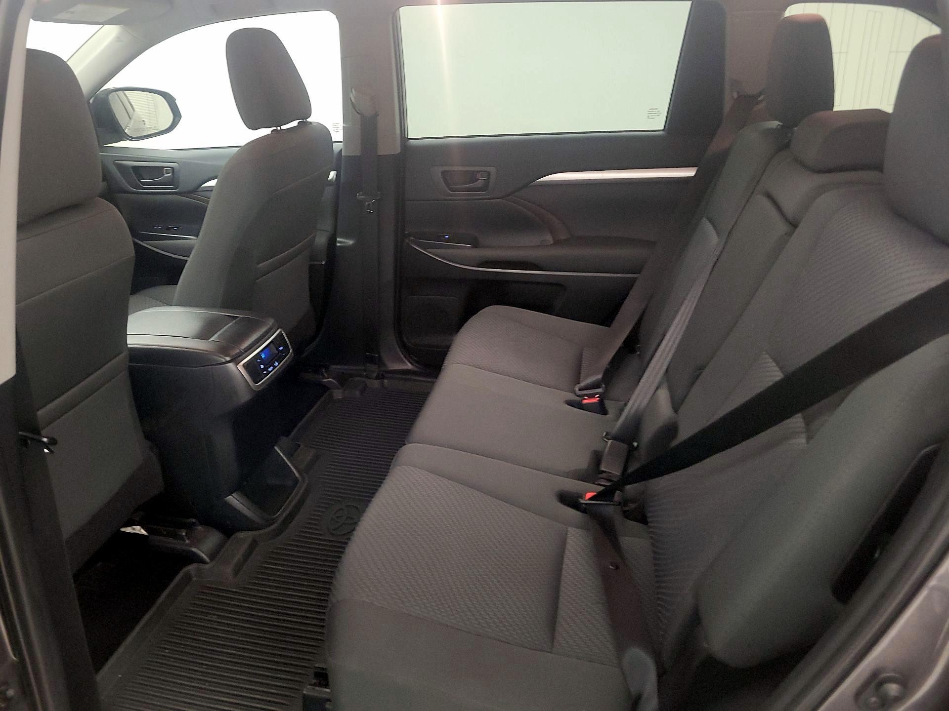 Thumbnail: 2019 Toyota Highlander - 19