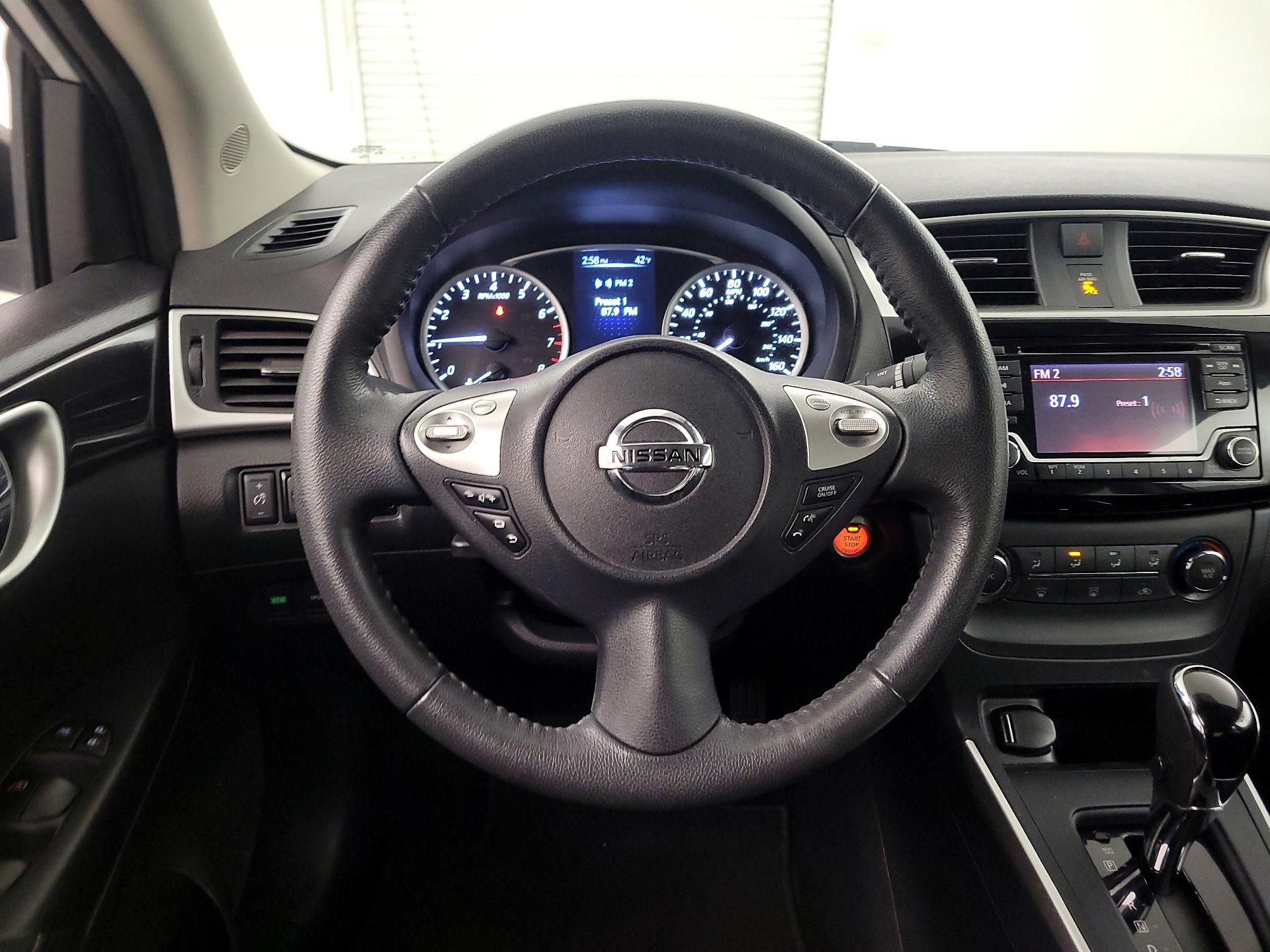 Thumbnail: 2016 Nissan Sentra - 10