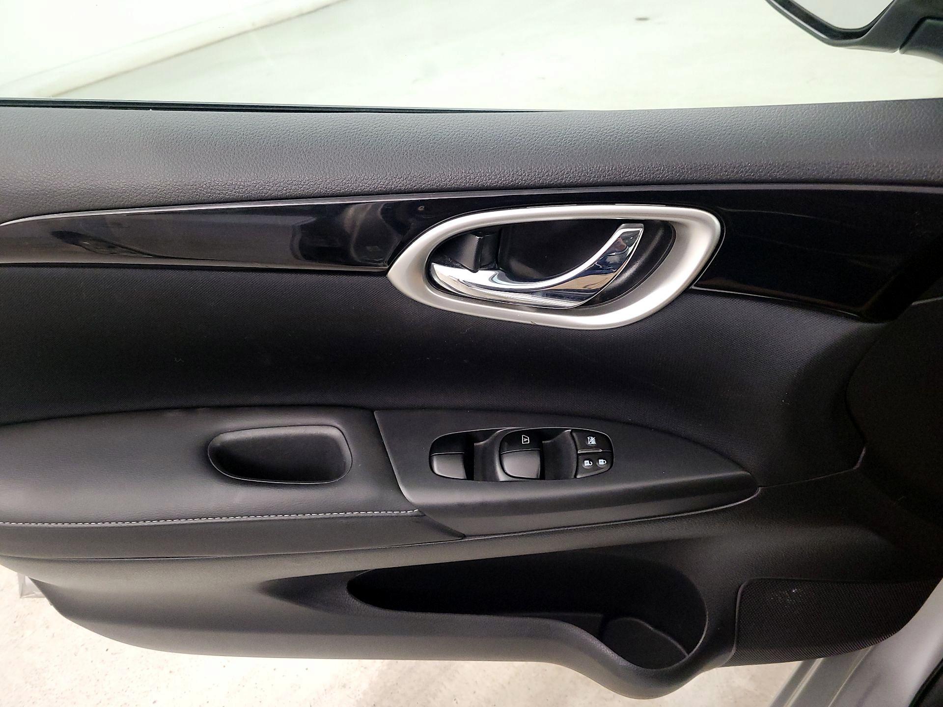 Thumbnail: 2016 Nissan Sentra - 12