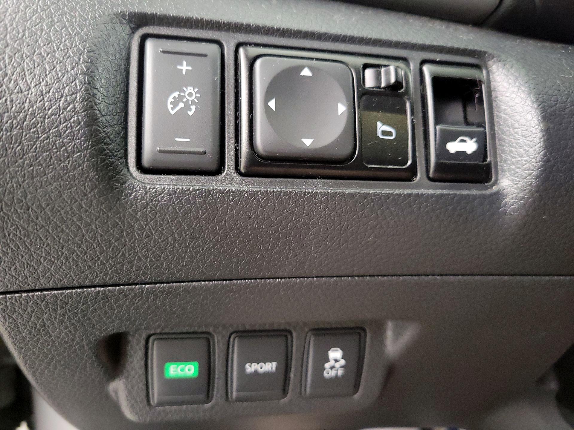 Thumbnail: 2016 Nissan Sentra - 13