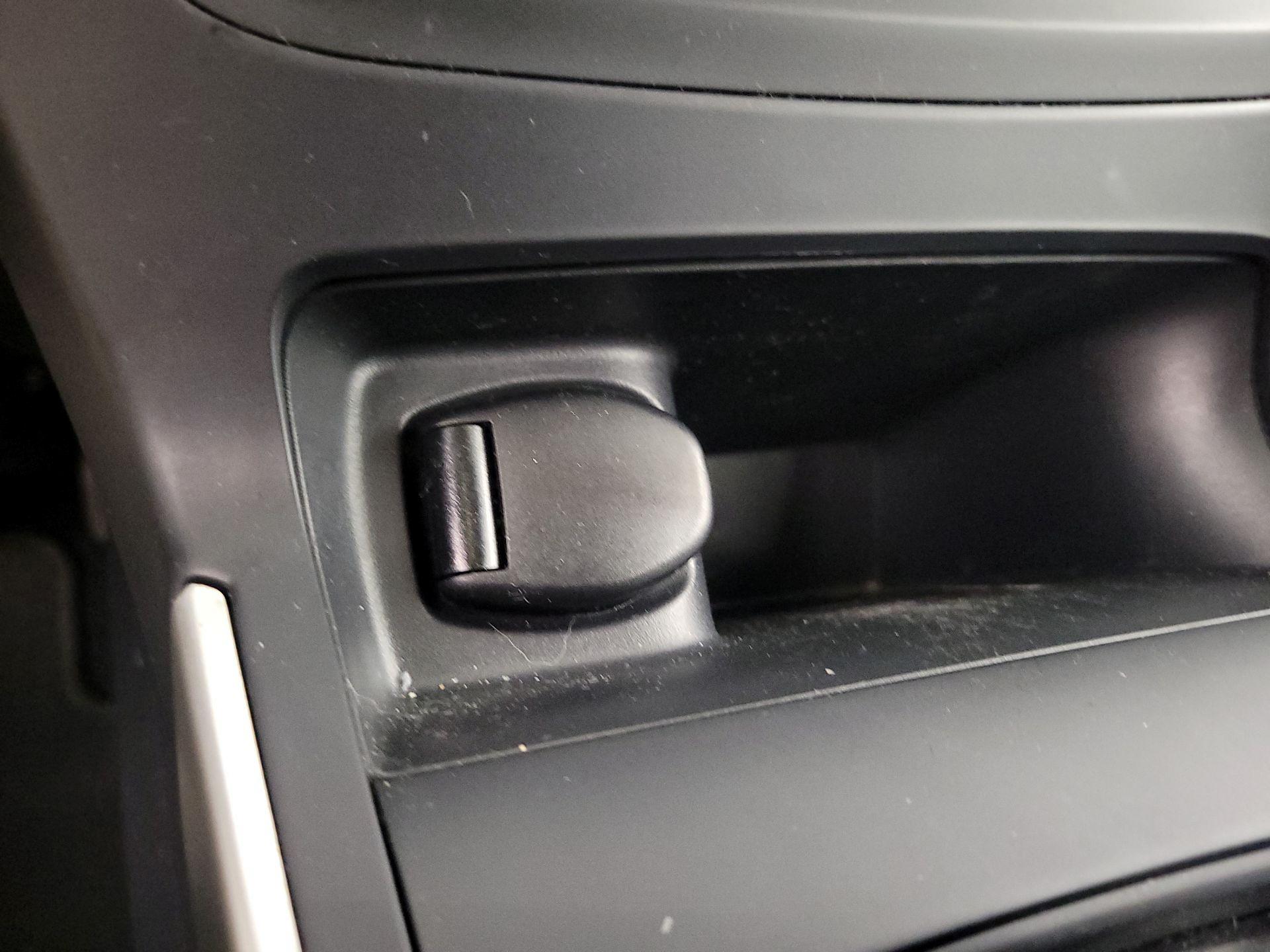 Thumbnail: 2016 Nissan Sentra - 18