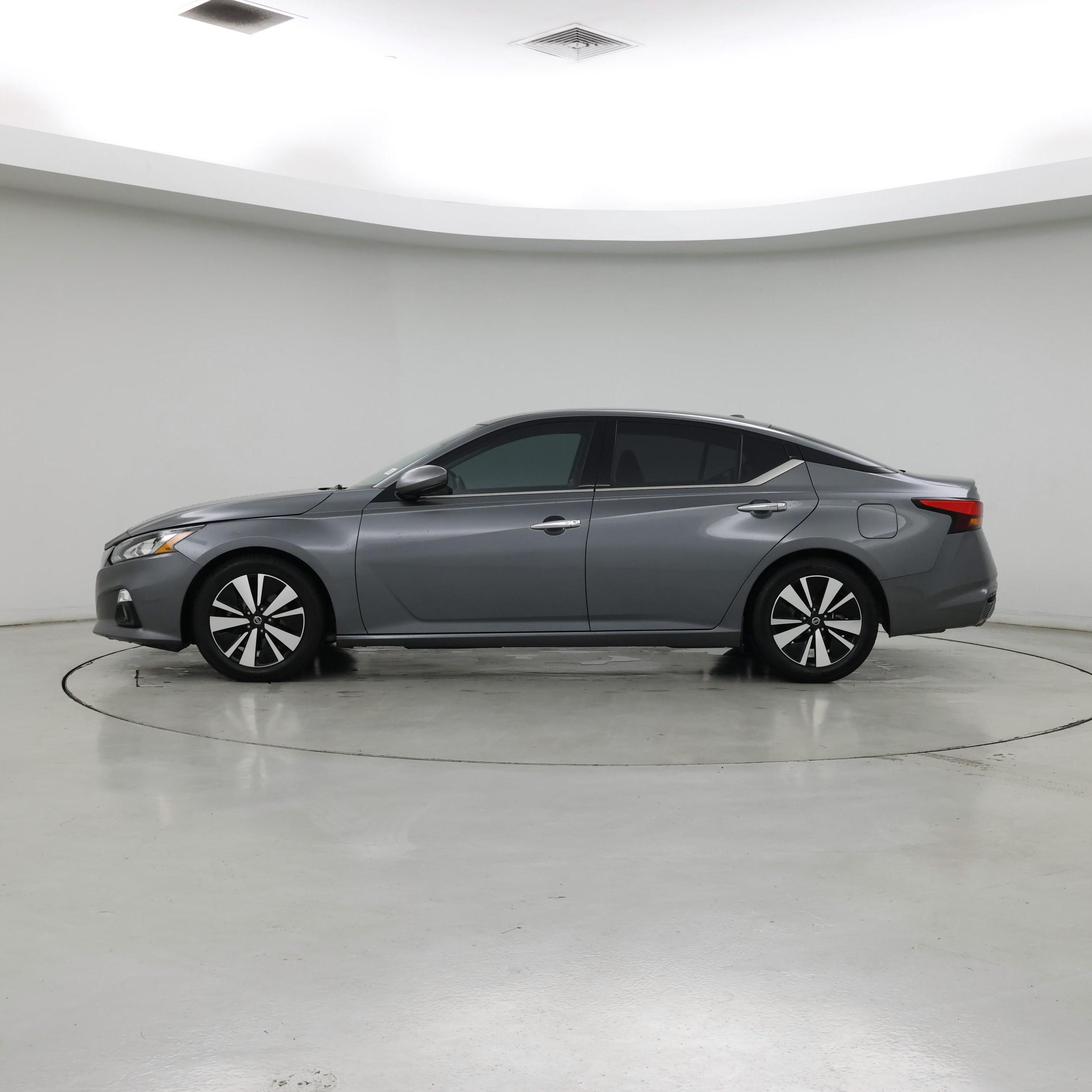 Thumbnail: 2019 Nissan Altima - 3