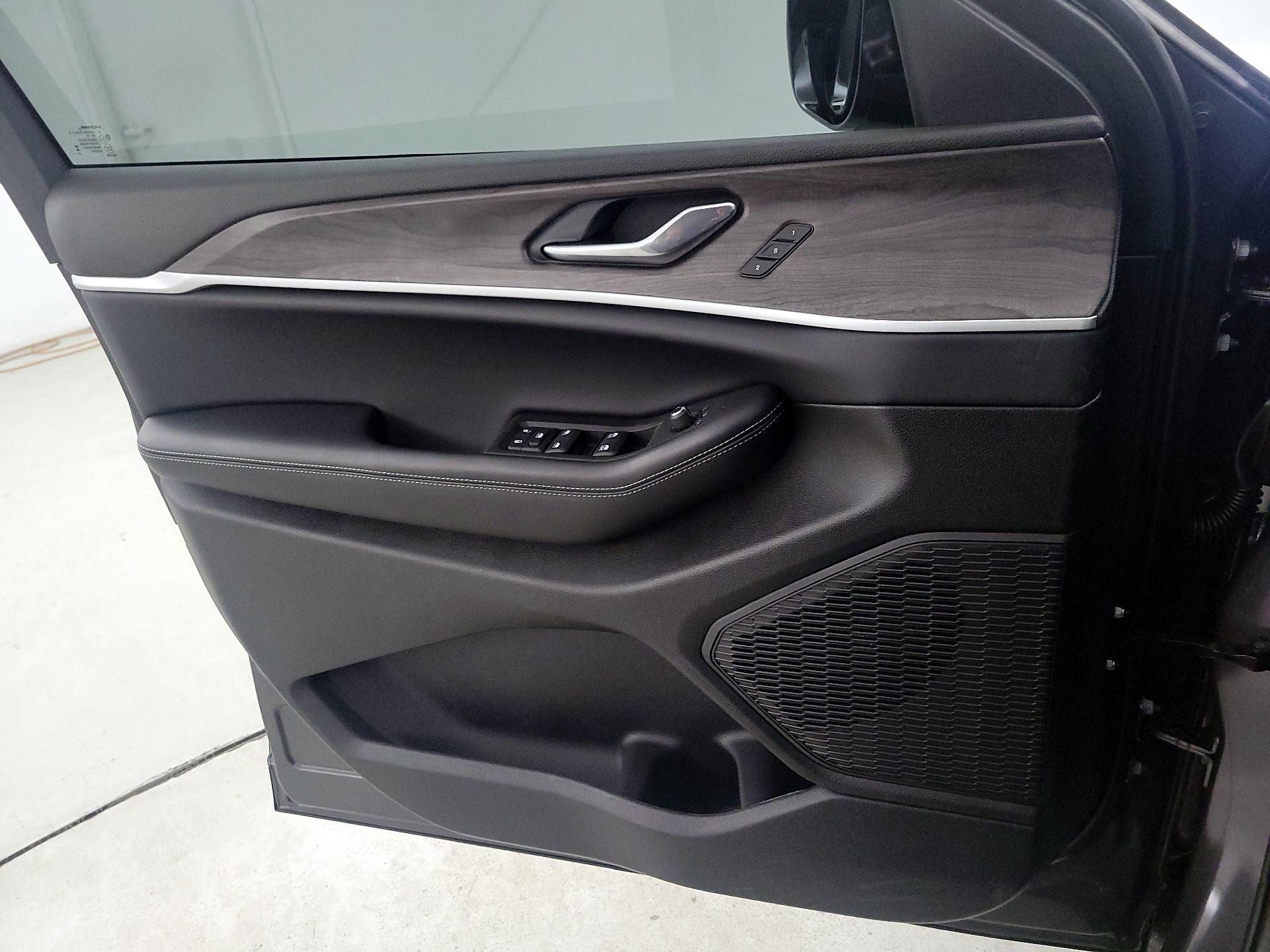 Thumbnail: 2025 Jeep Grand Cherokee - 12