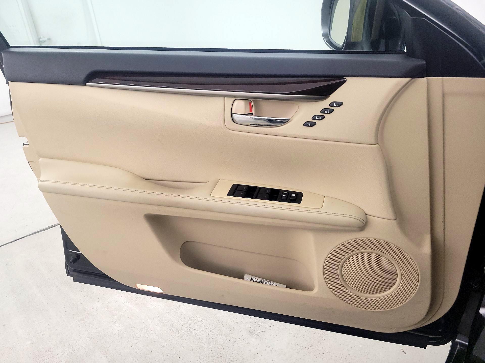 Thumbnail: 2014 Lexus ES - 12