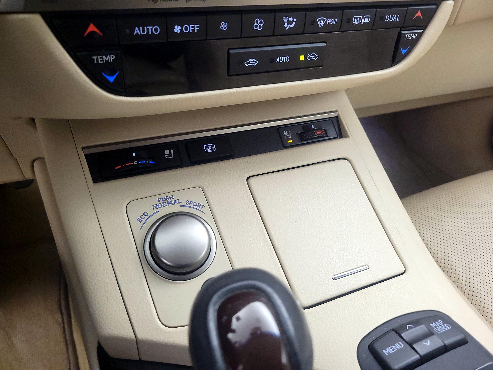 Thumbnail: 2014 Lexus ES - 17