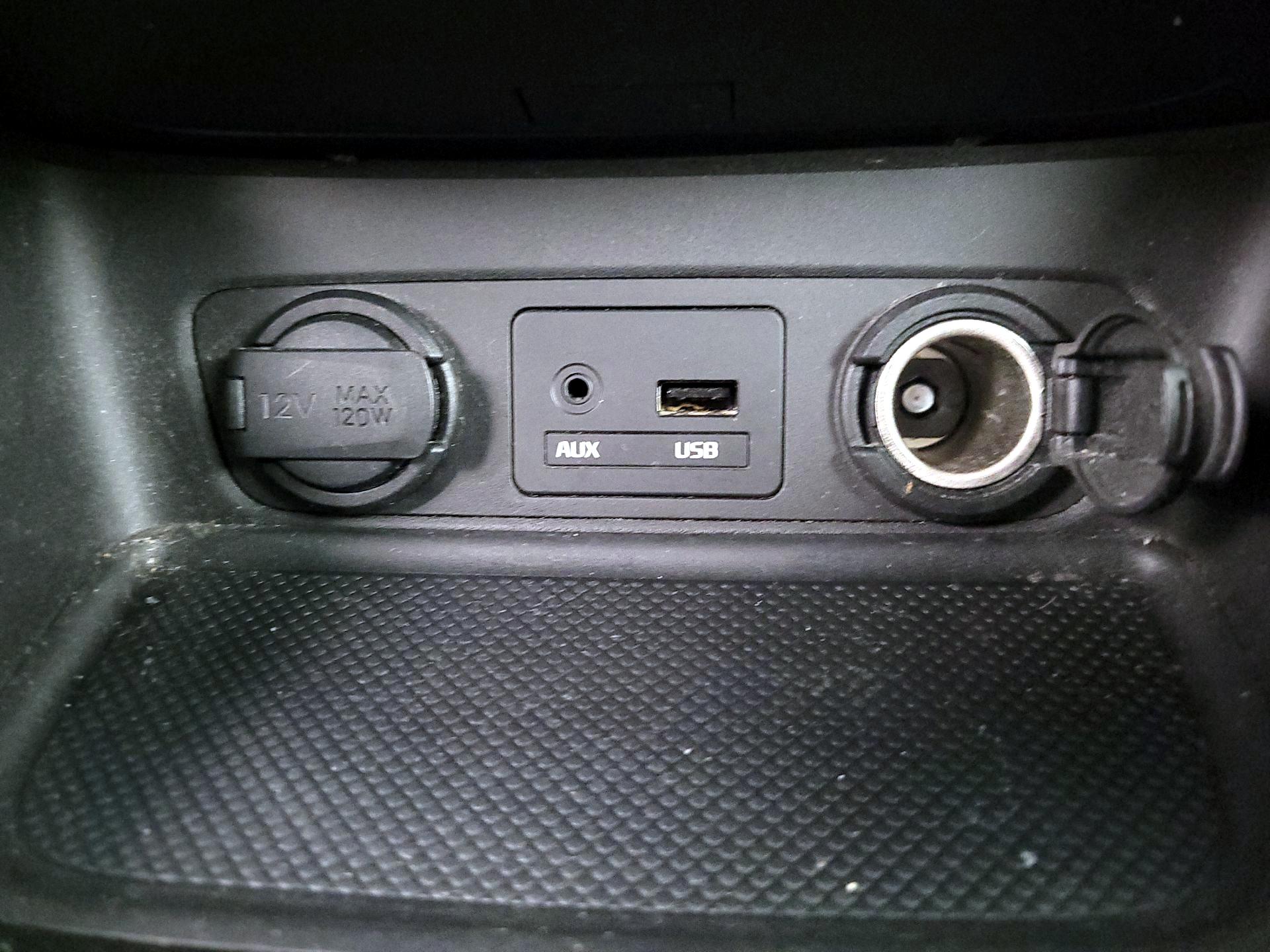 Thumbnail: 2014 Kia Sorento - 17