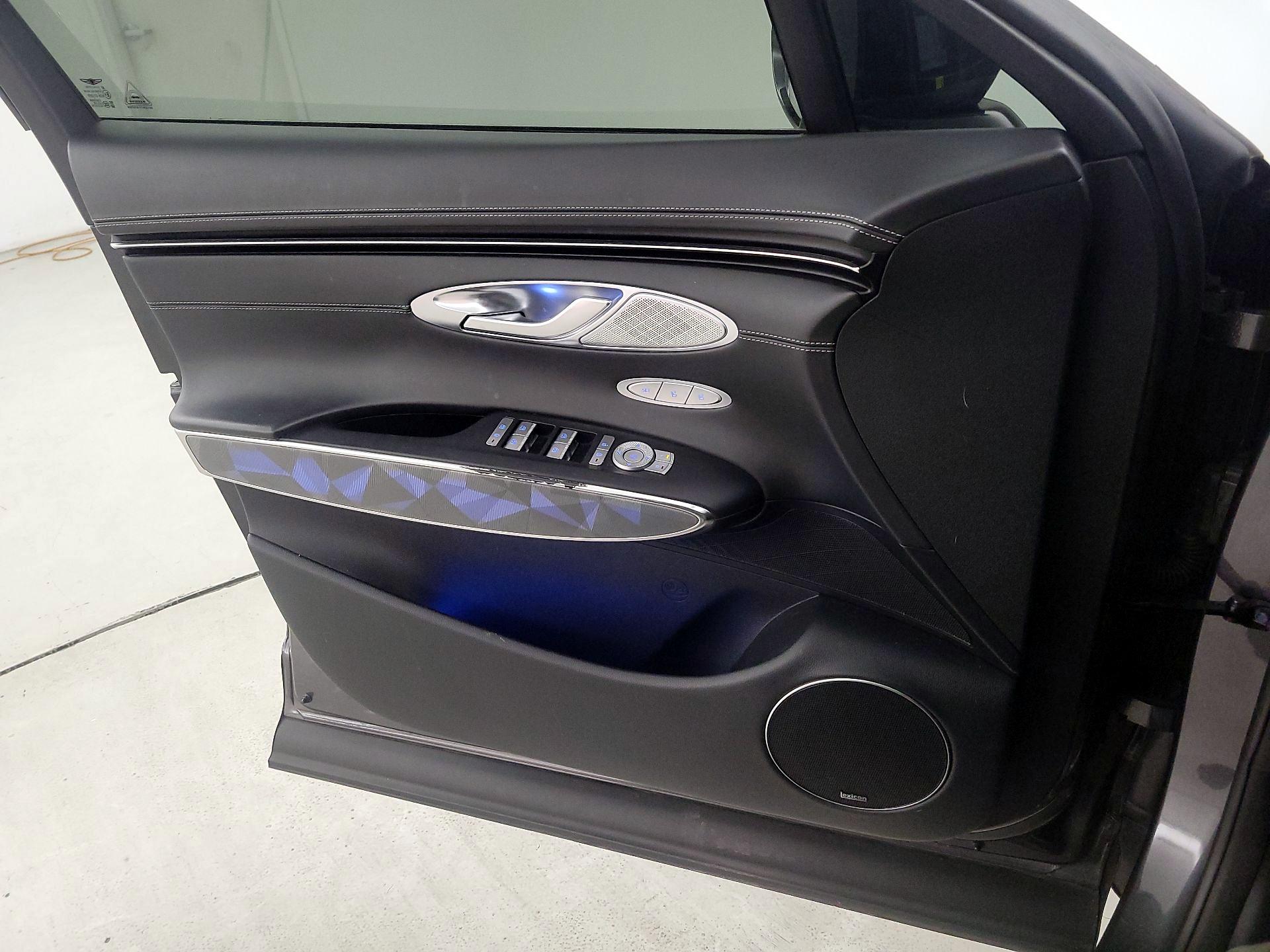 Thumbnail: 2022 Genesis GV70 - 12