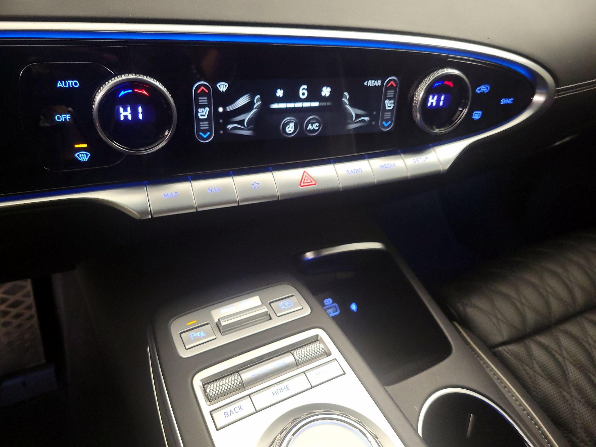 Thumbnail: 2022 Genesis GV70 - 17