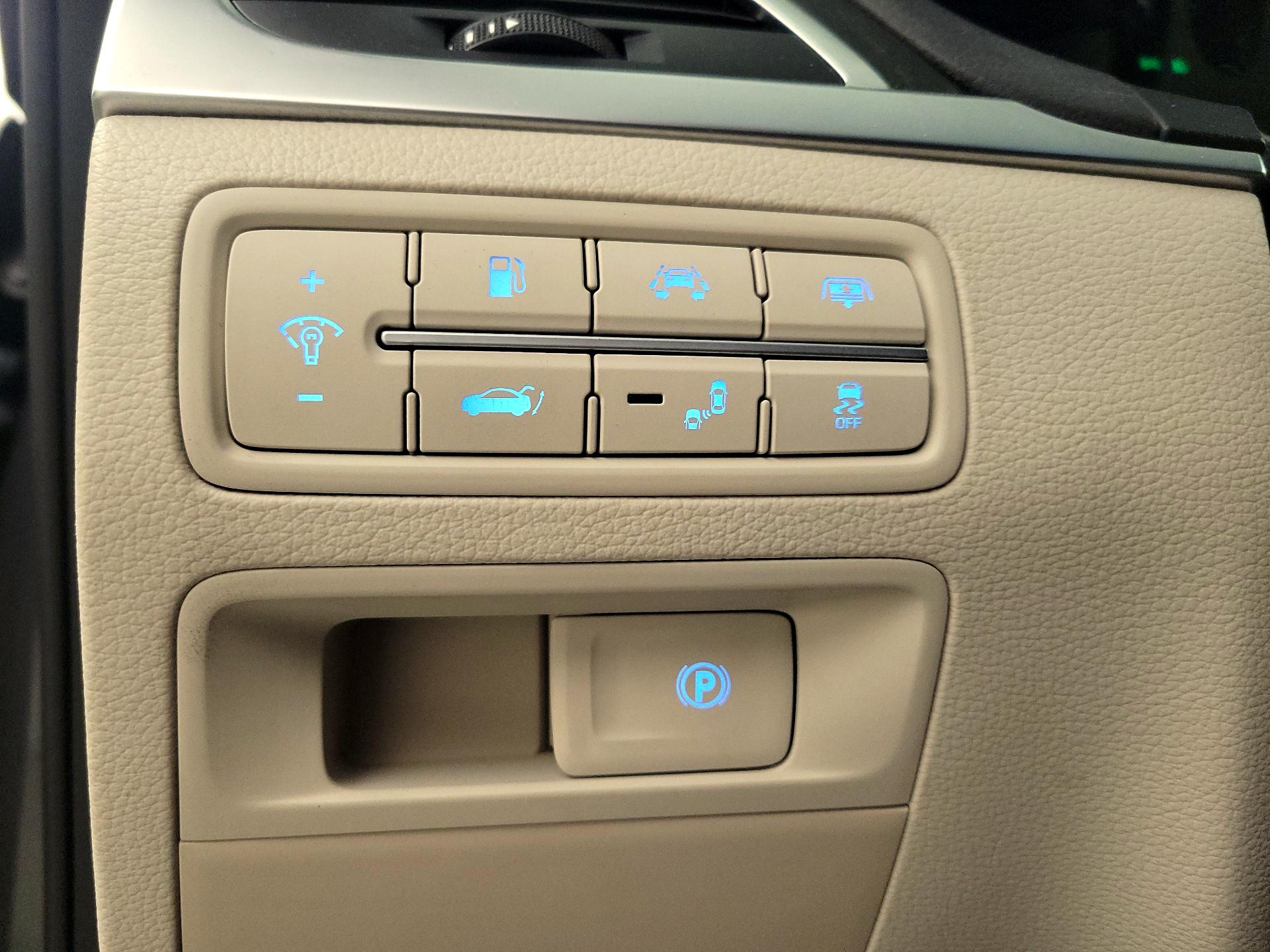 Thumbnail: 2019 Genesis G80 - 13