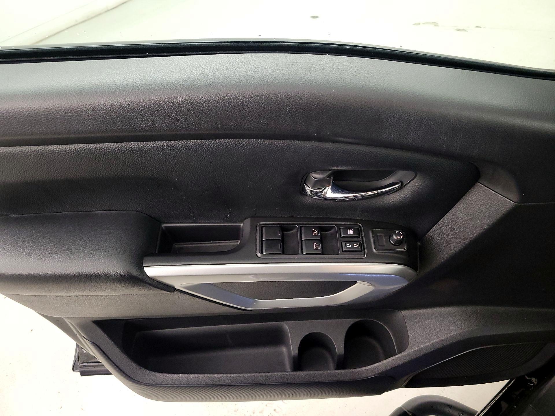 Thumbnail: 2021 Nissan Titan - 12