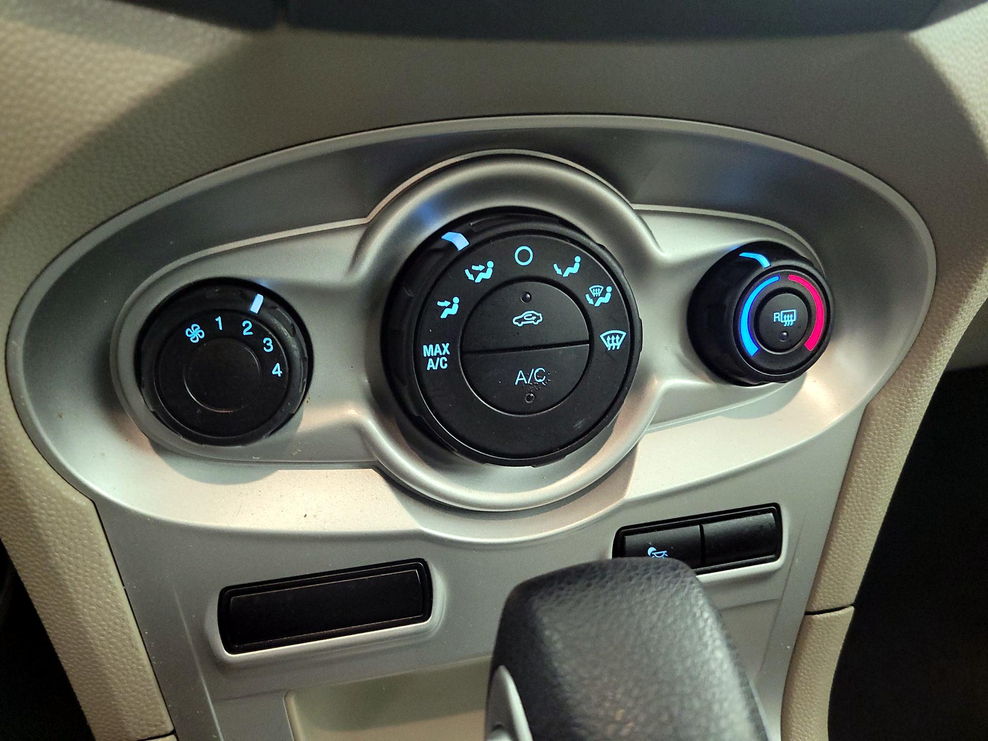 Thumbnail: 2016 Ford Fiesta - 15