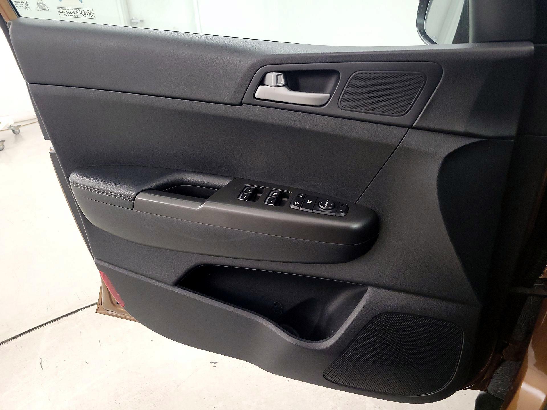 Thumbnail: 2017 Kia Sportage - 12