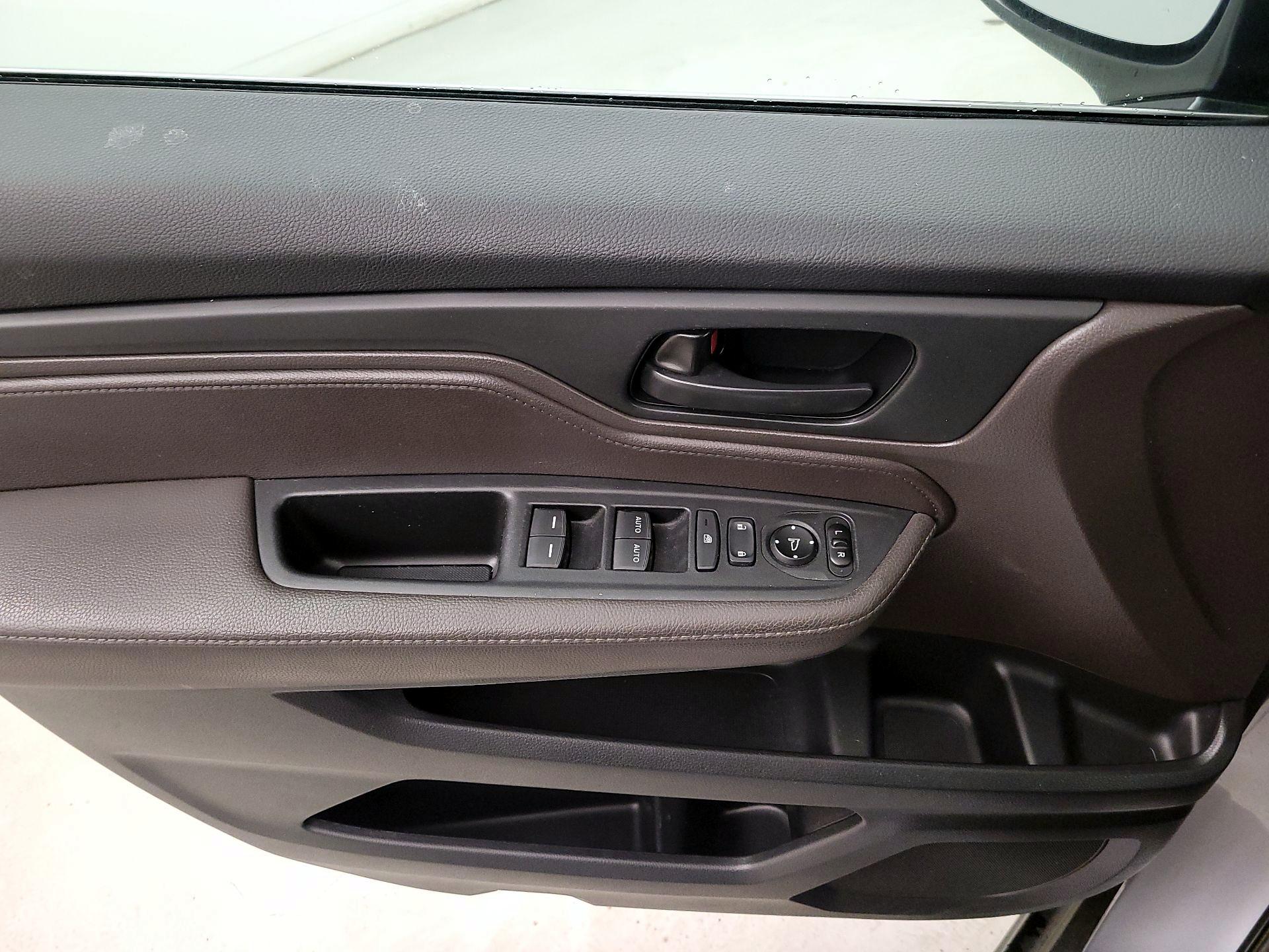 Thumbnail: 2019 Honda Odyssey - 12