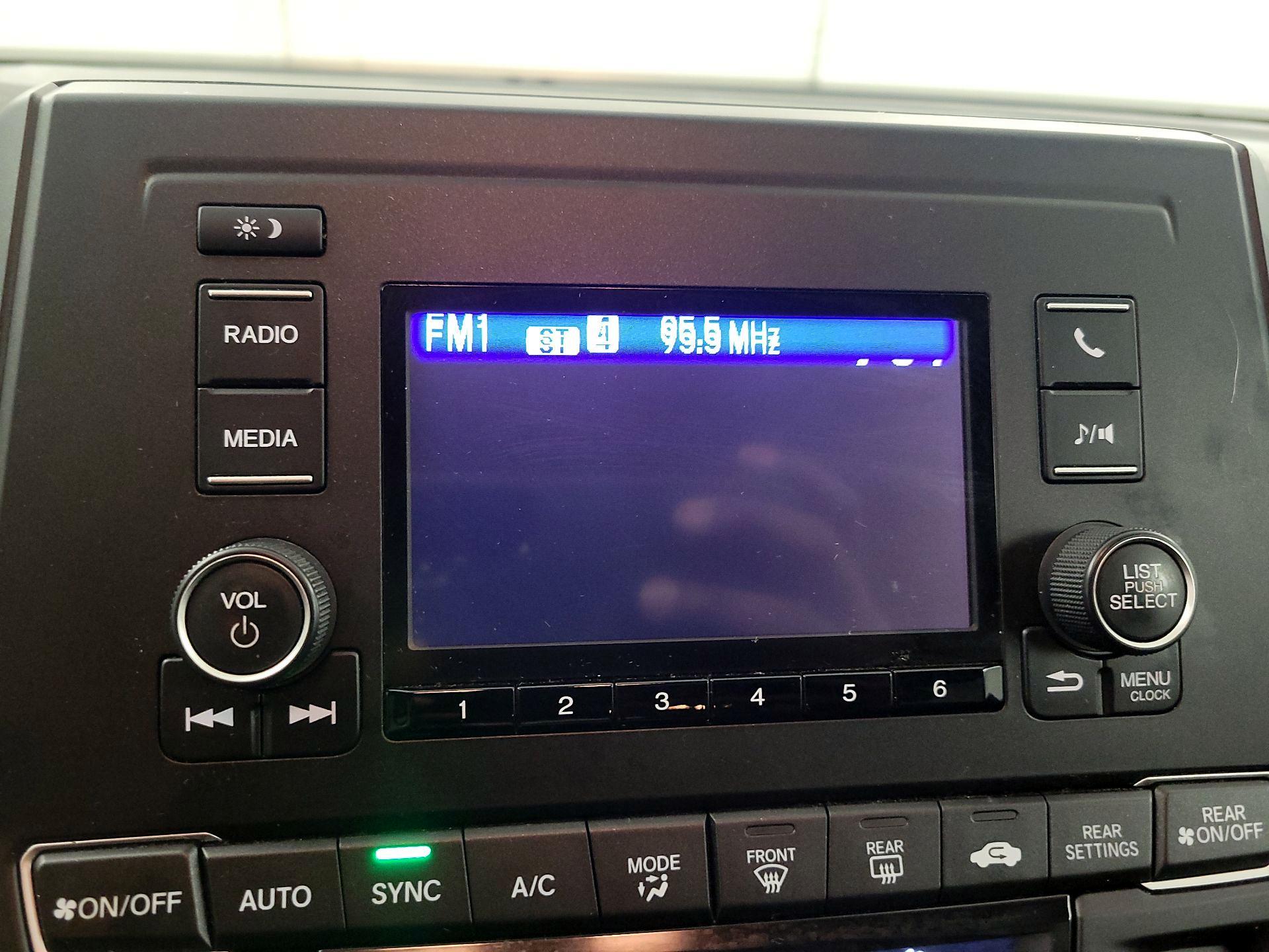 Thumbnail: 2019 Honda Odyssey - 15