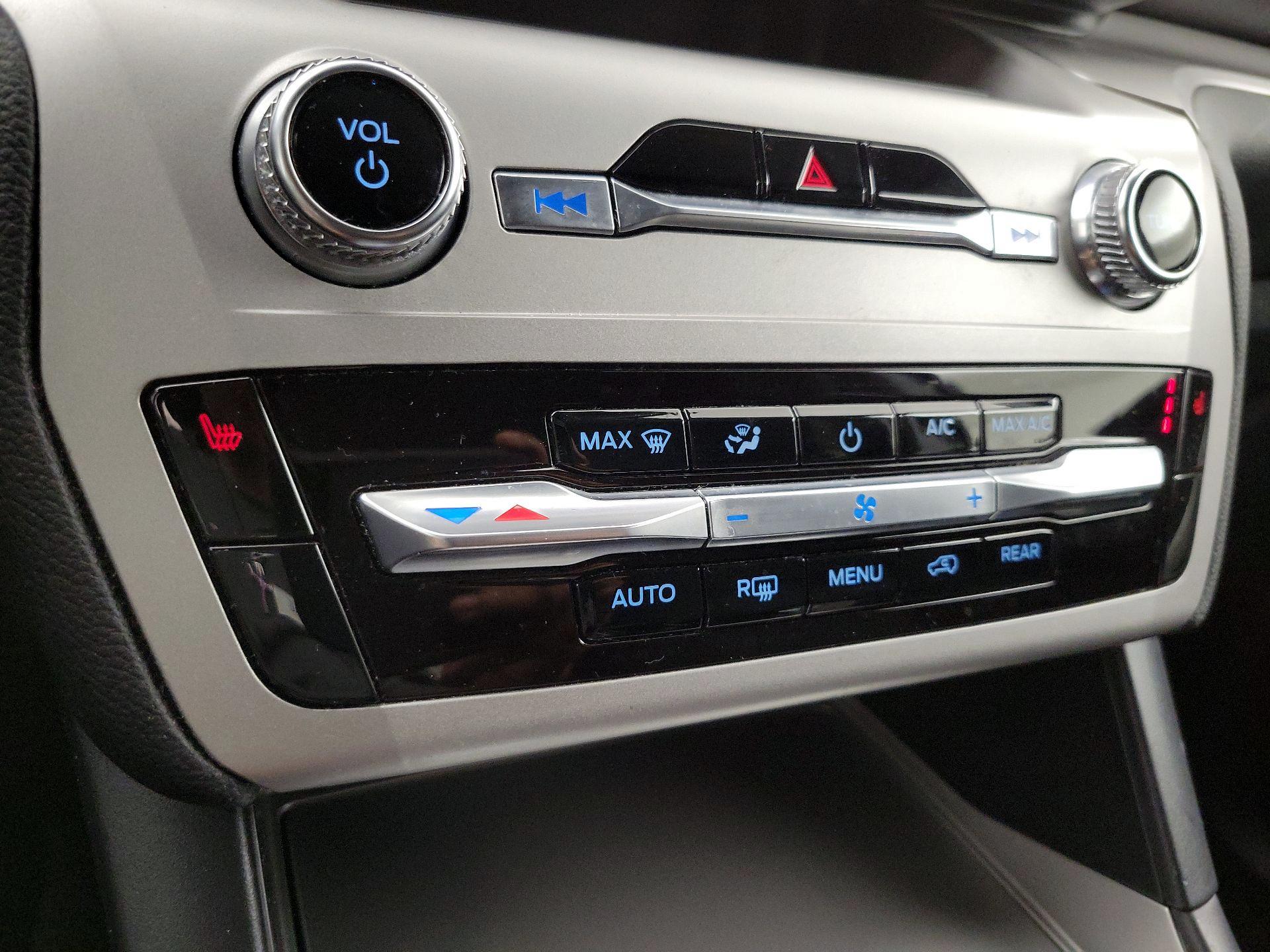 Thumbnail: 2022 Ford Explorer - 16