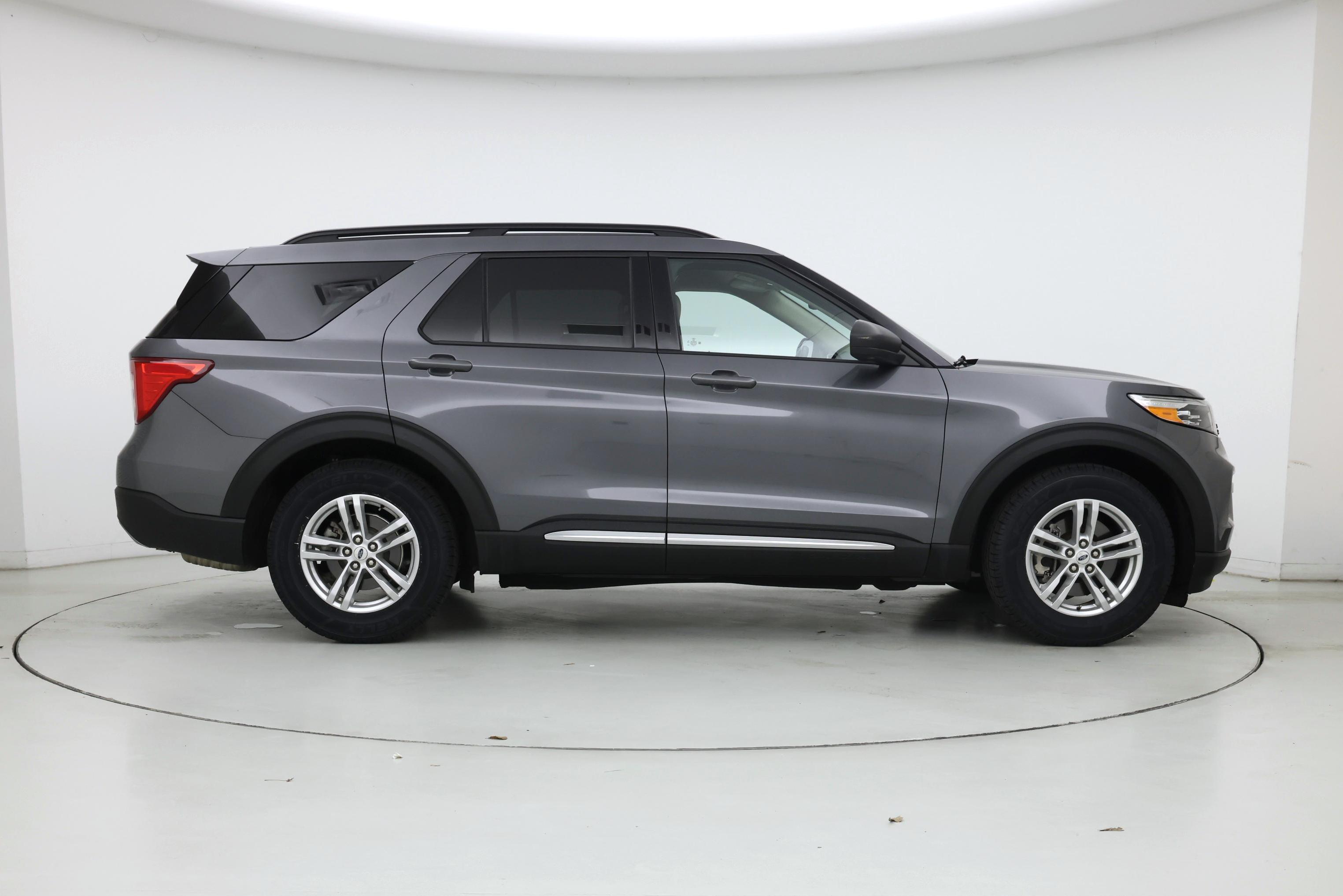 Thumbnail: 2022 Ford Explorer - 7