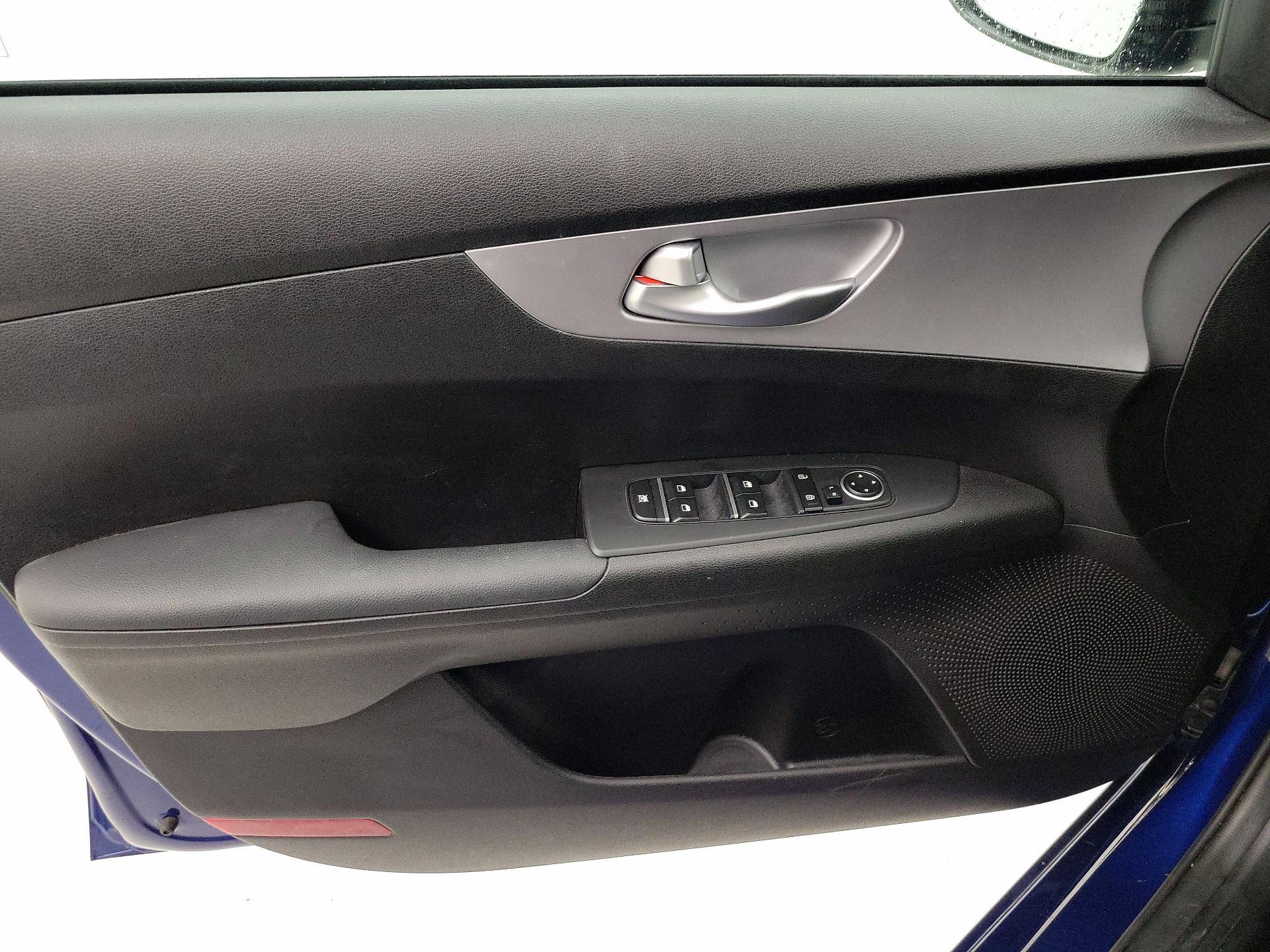 Thumbnail: 2023 Kia Forte - 12