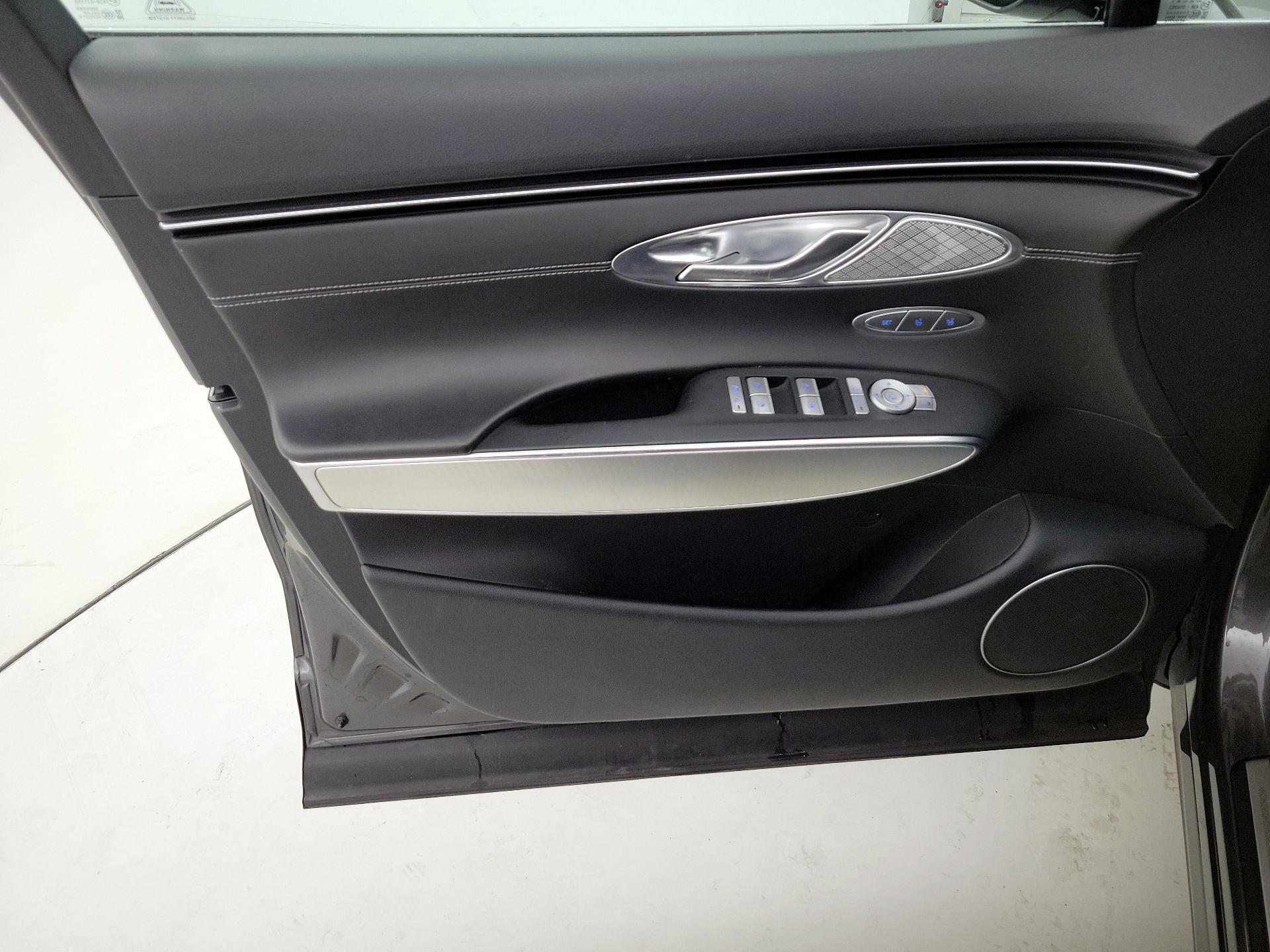 Thumbnail: 2023 Genesis GV70 - 12