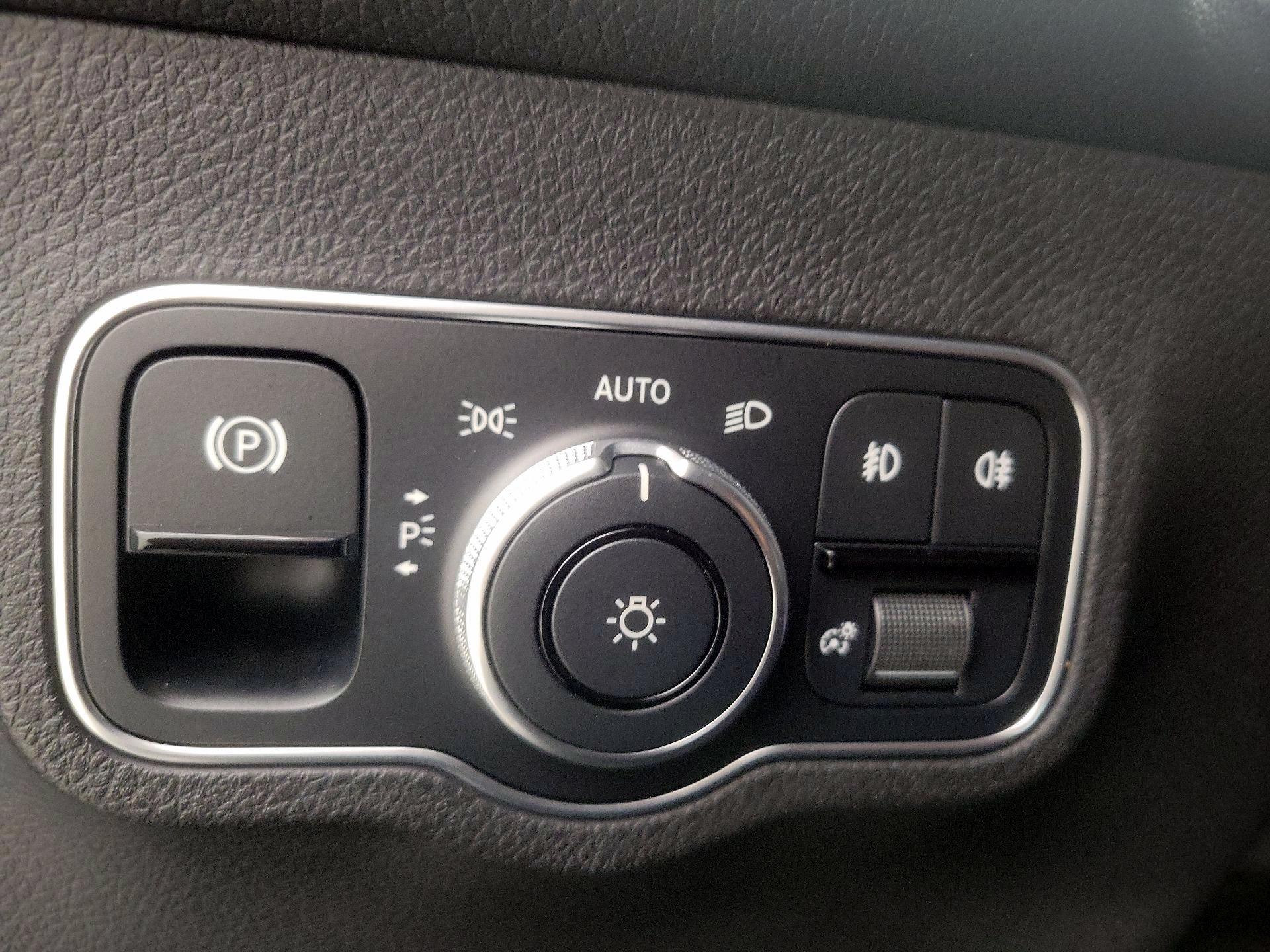 Thumbnail: 2023 Mercedes-Benz GLB - 13