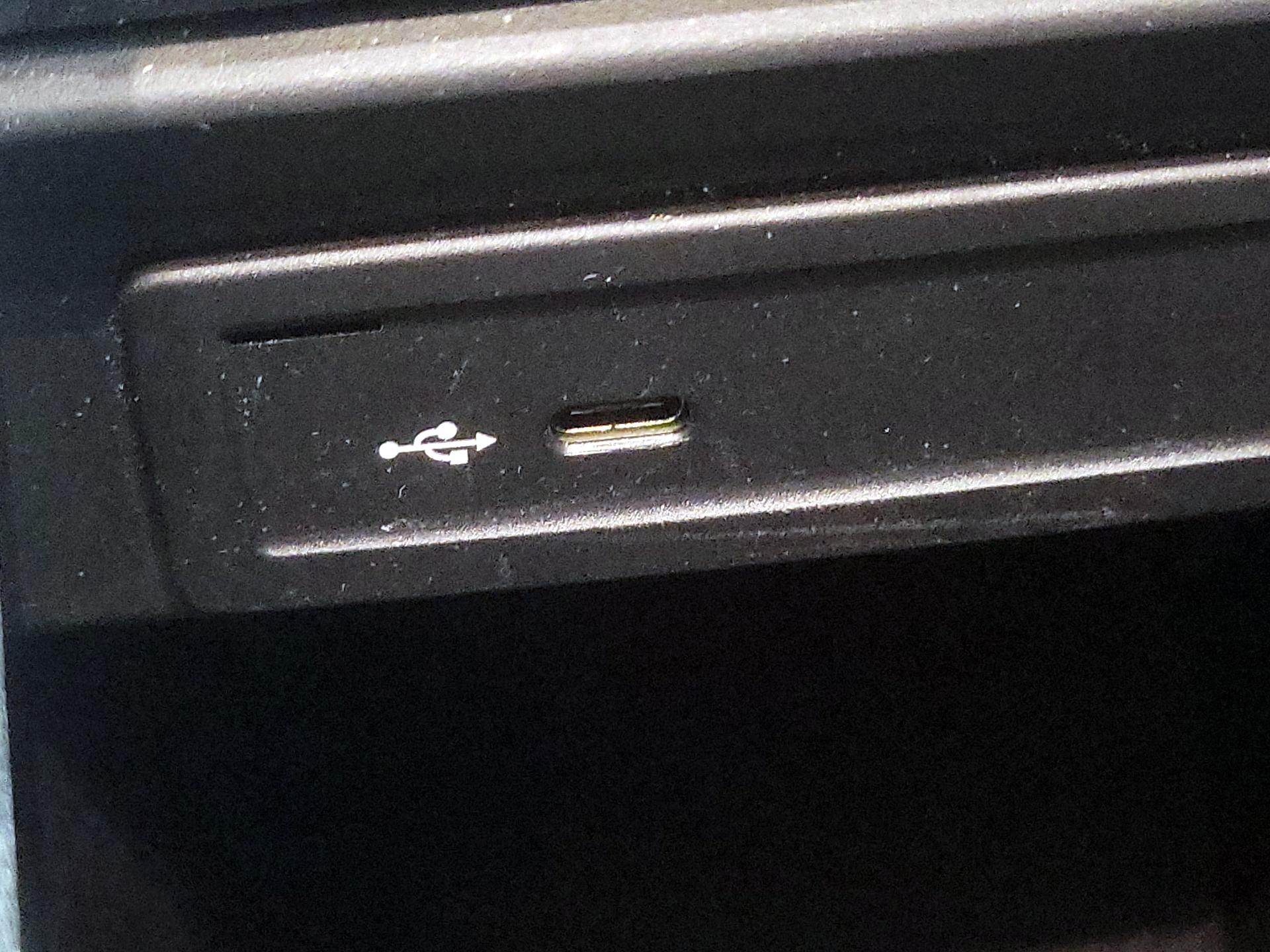 Thumbnail: 2023 Mercedes-Benz GLB - 18