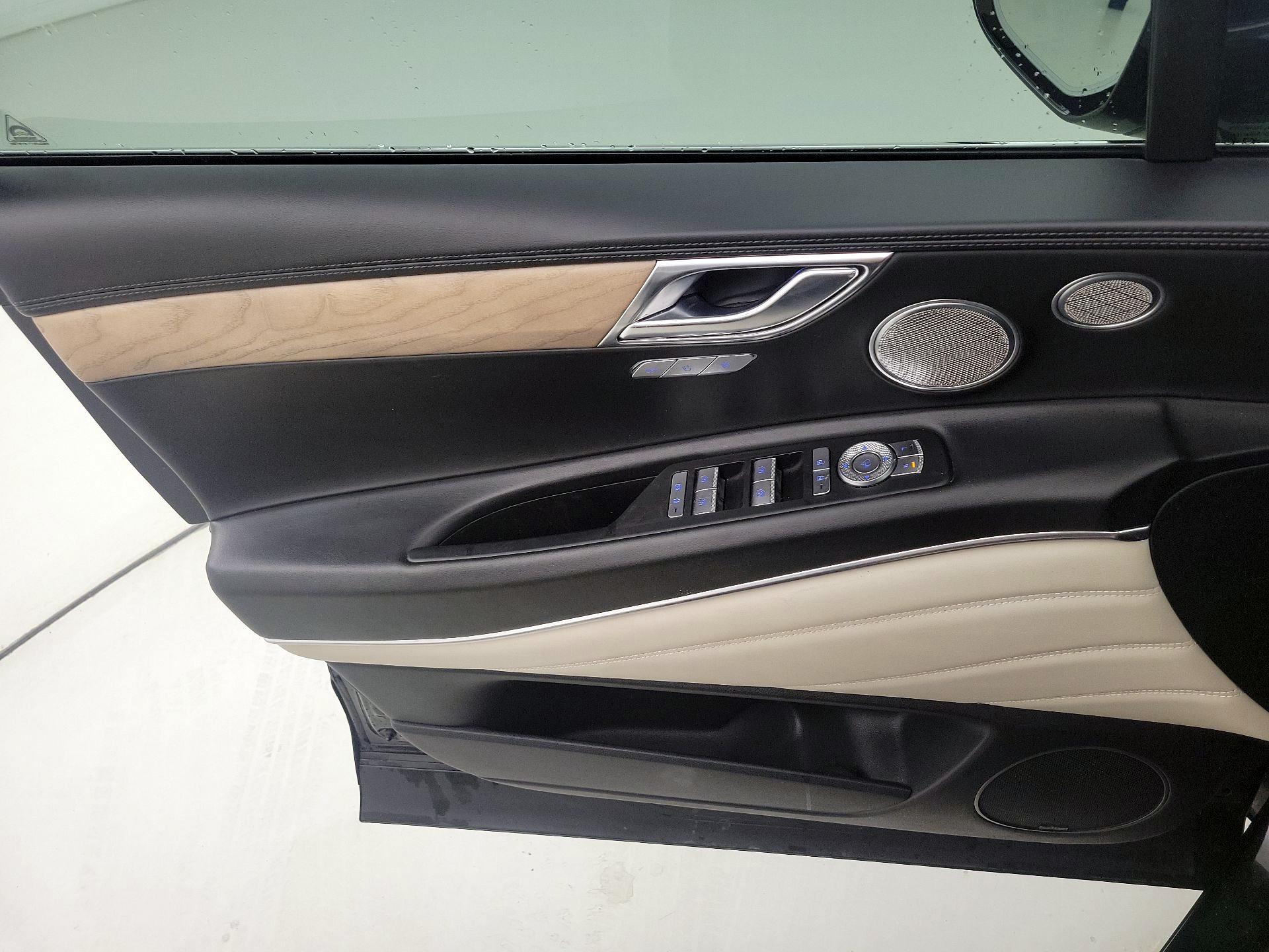 Thumbnail: 2023 Genesis GV80 - 12