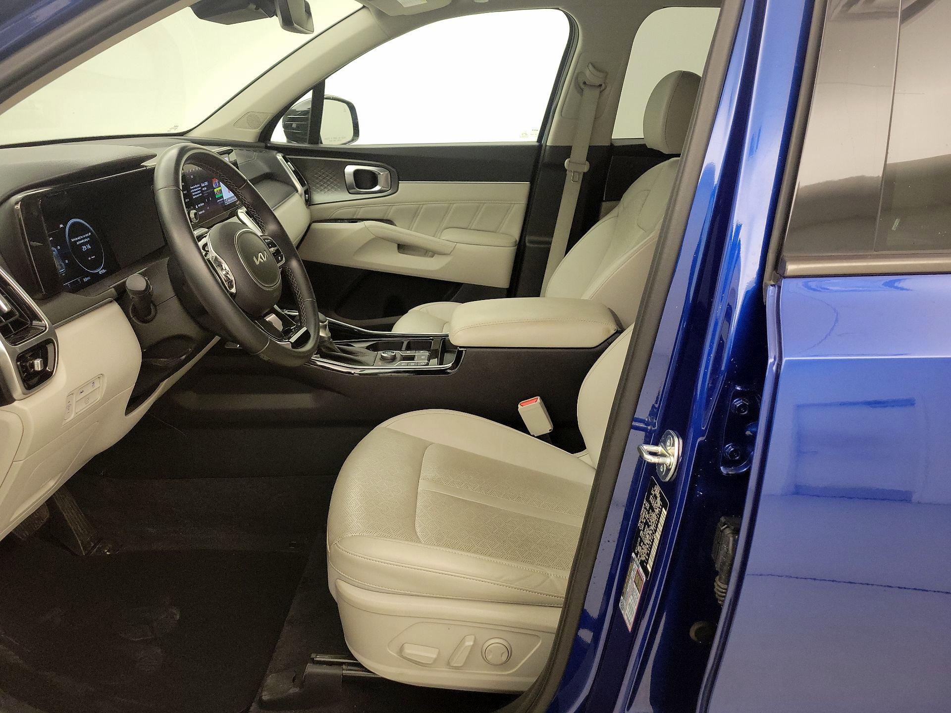 Thumbnail: 2023 Kia Sorento - 11