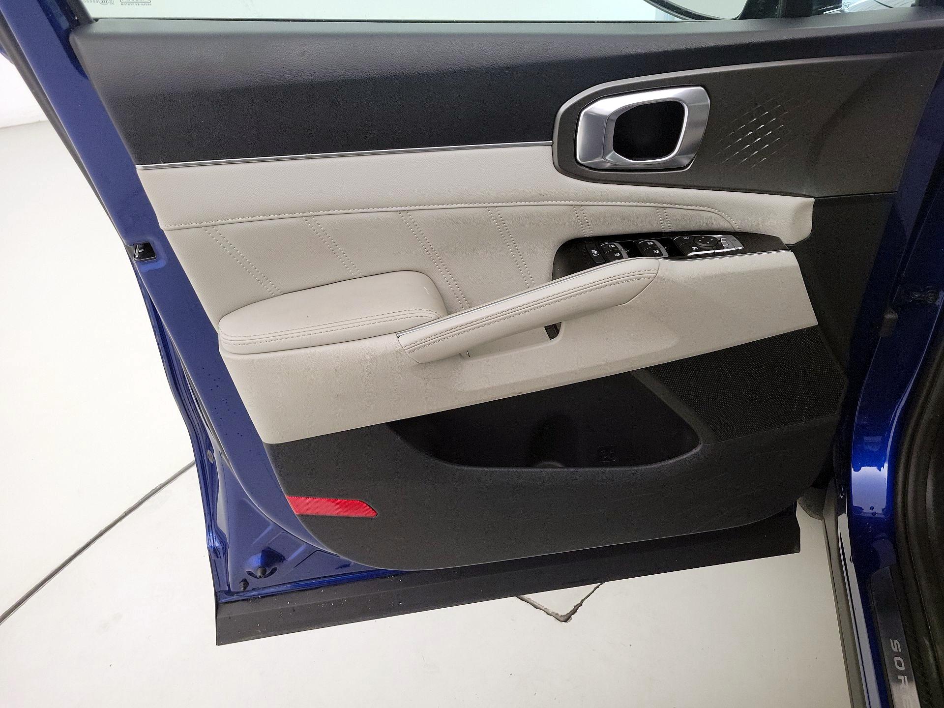 Thumbnail: 2023 Kia Sorento - 12