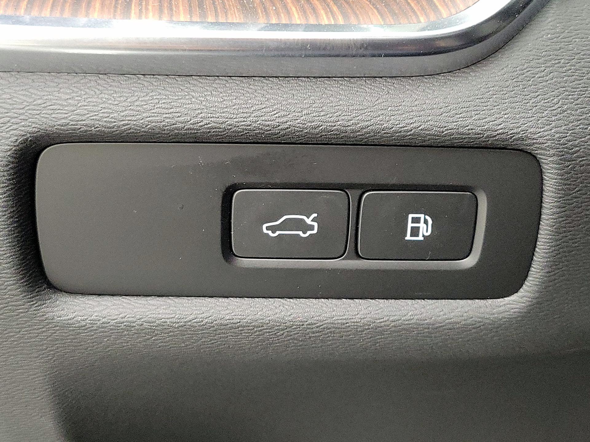 Thumbnail: 2024 Volvo S60 - 13