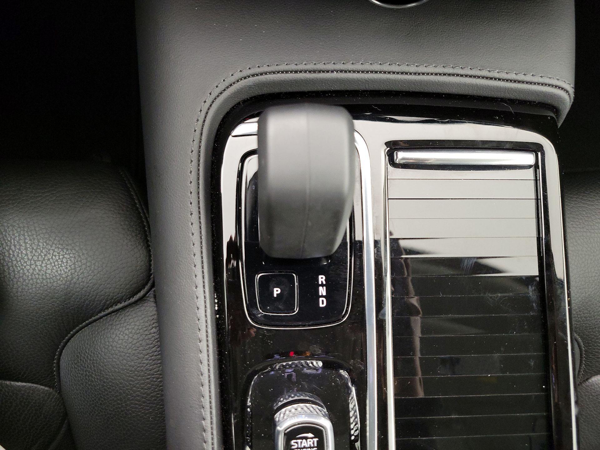 Thumbnail: 2024 Volvo S60 - 17