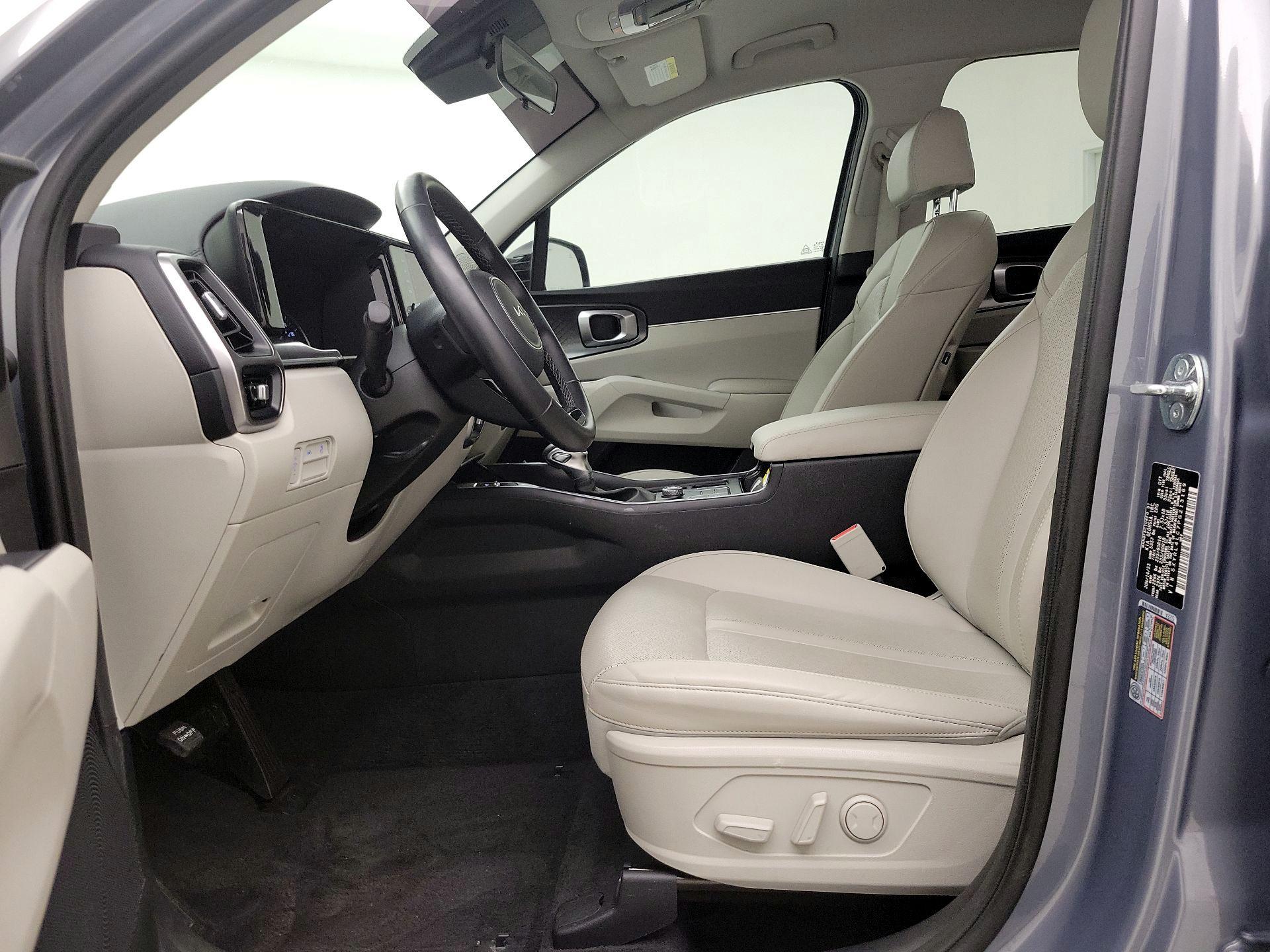 Thumbnail: 2023 Kia Sorento - 11