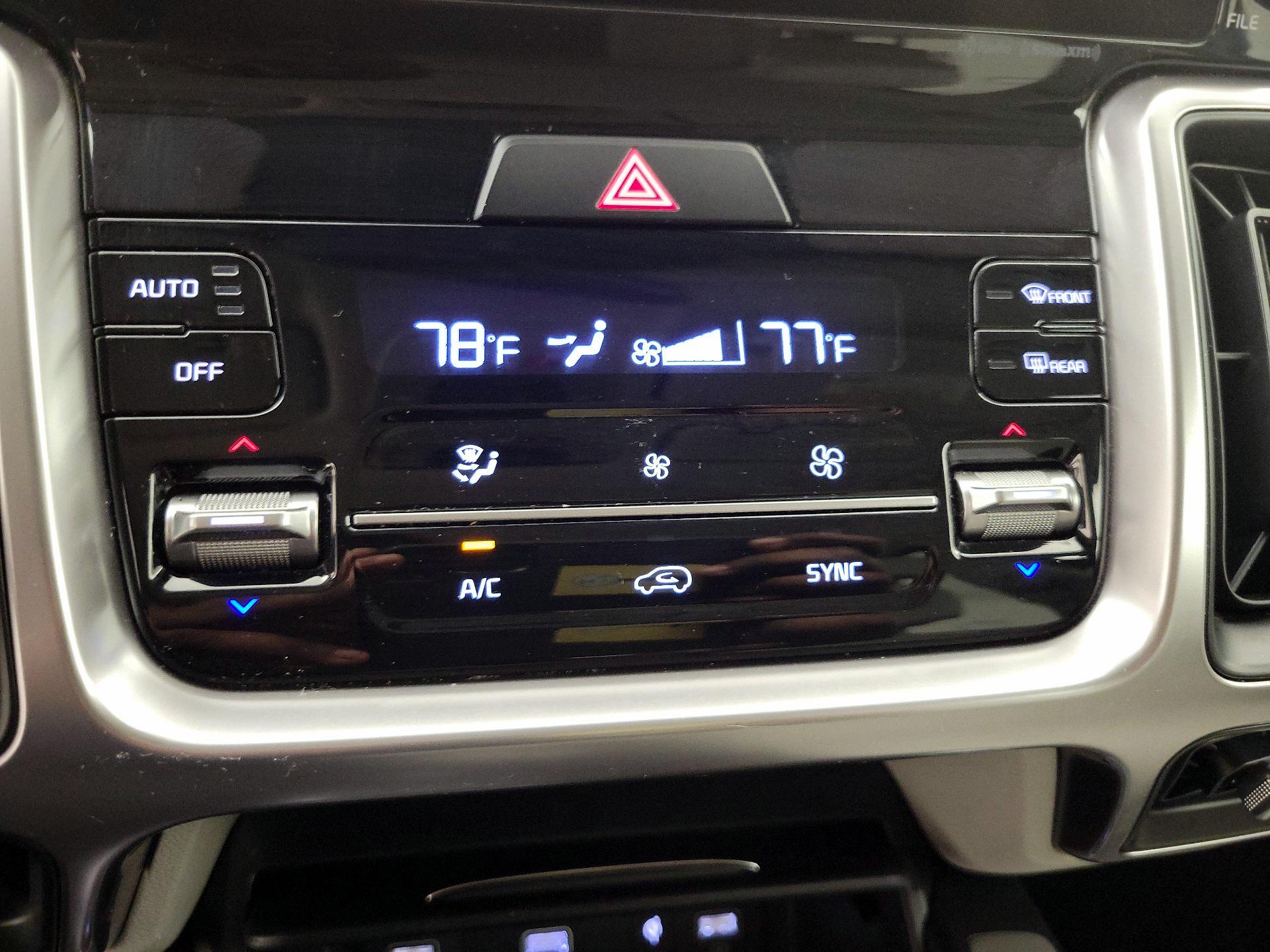 Thumbnail: 2023 Kia Sorento - 17