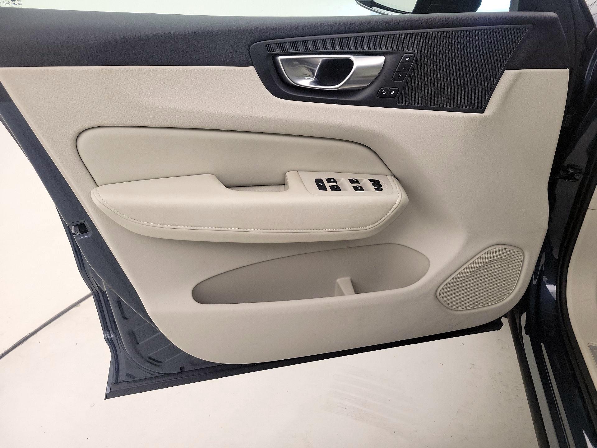 Thumbnail: 2024 Volvo XC60 - 12