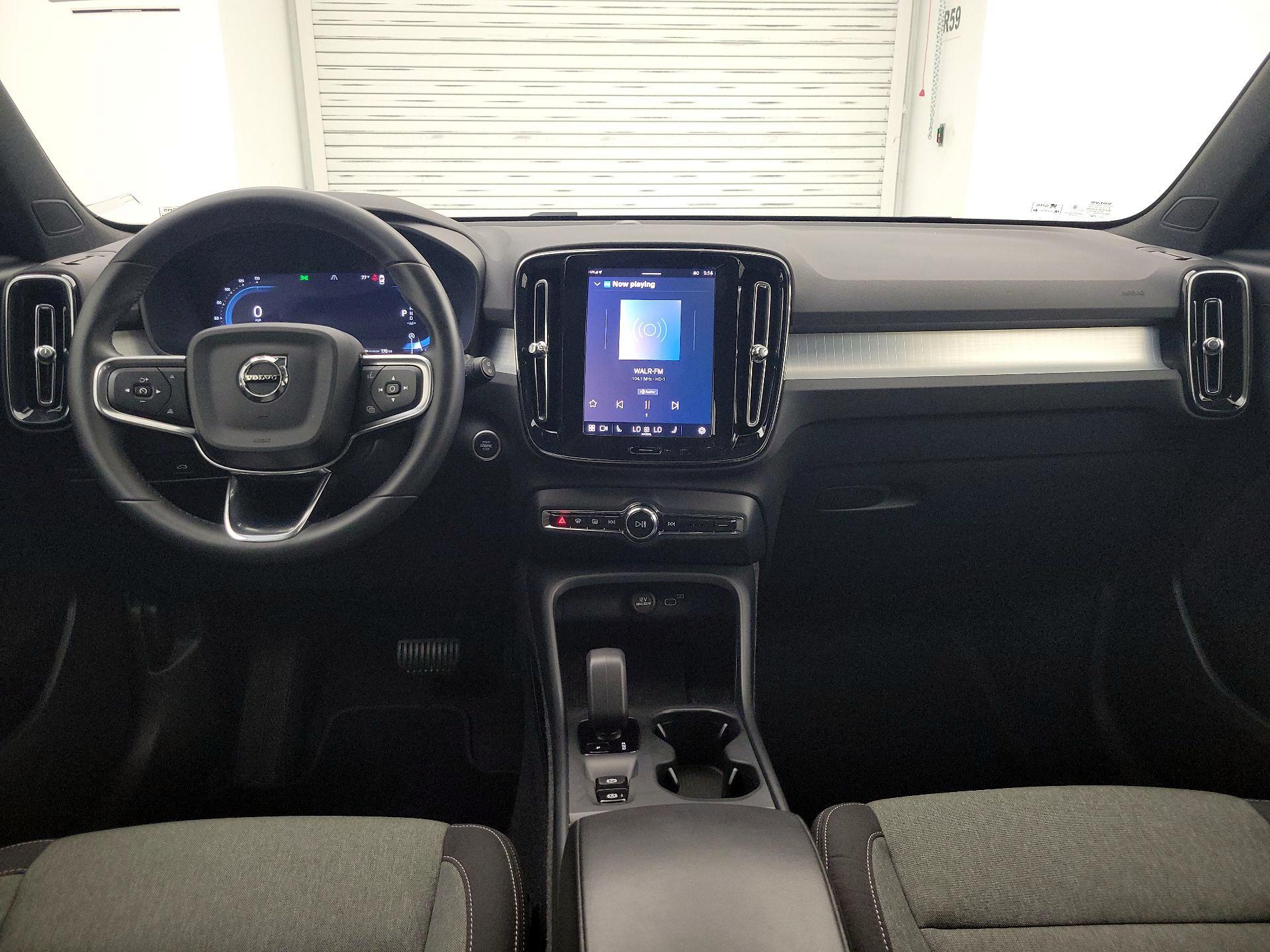 Thumbnail: 2024 Volvo XC40 - 9