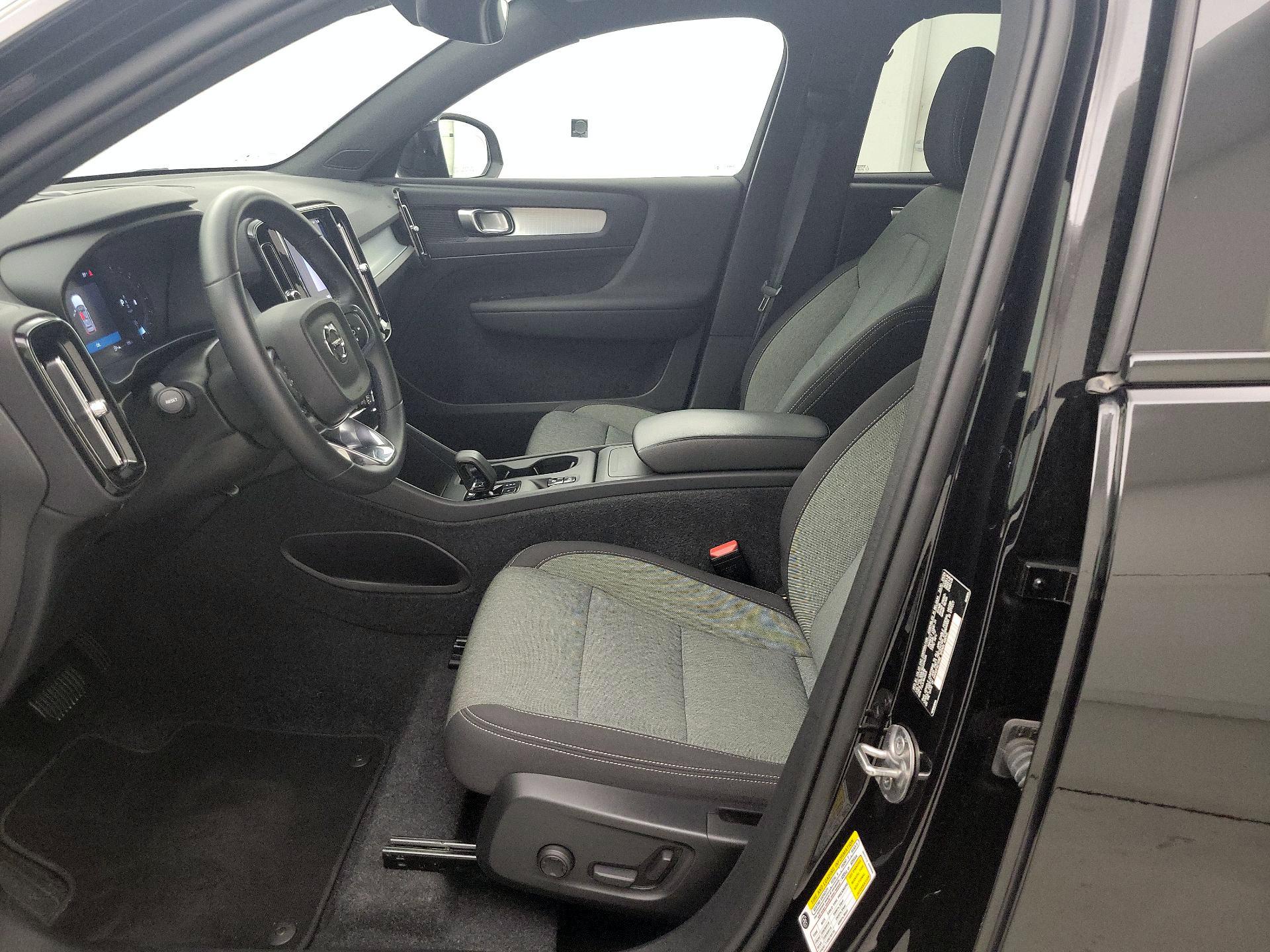 Thumbnail: 2024 Volvo XC40 - 11