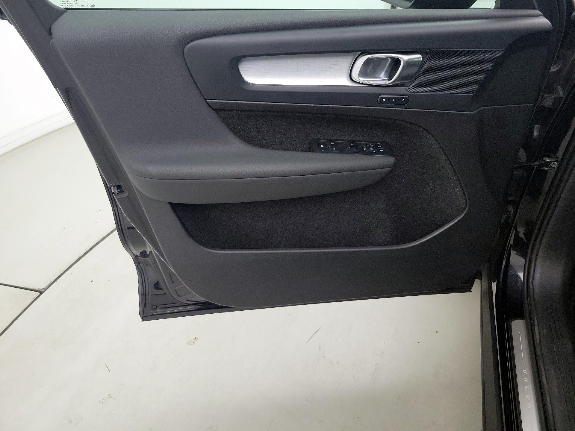 Thumbnail: 2024 Volvo XC40 - 12