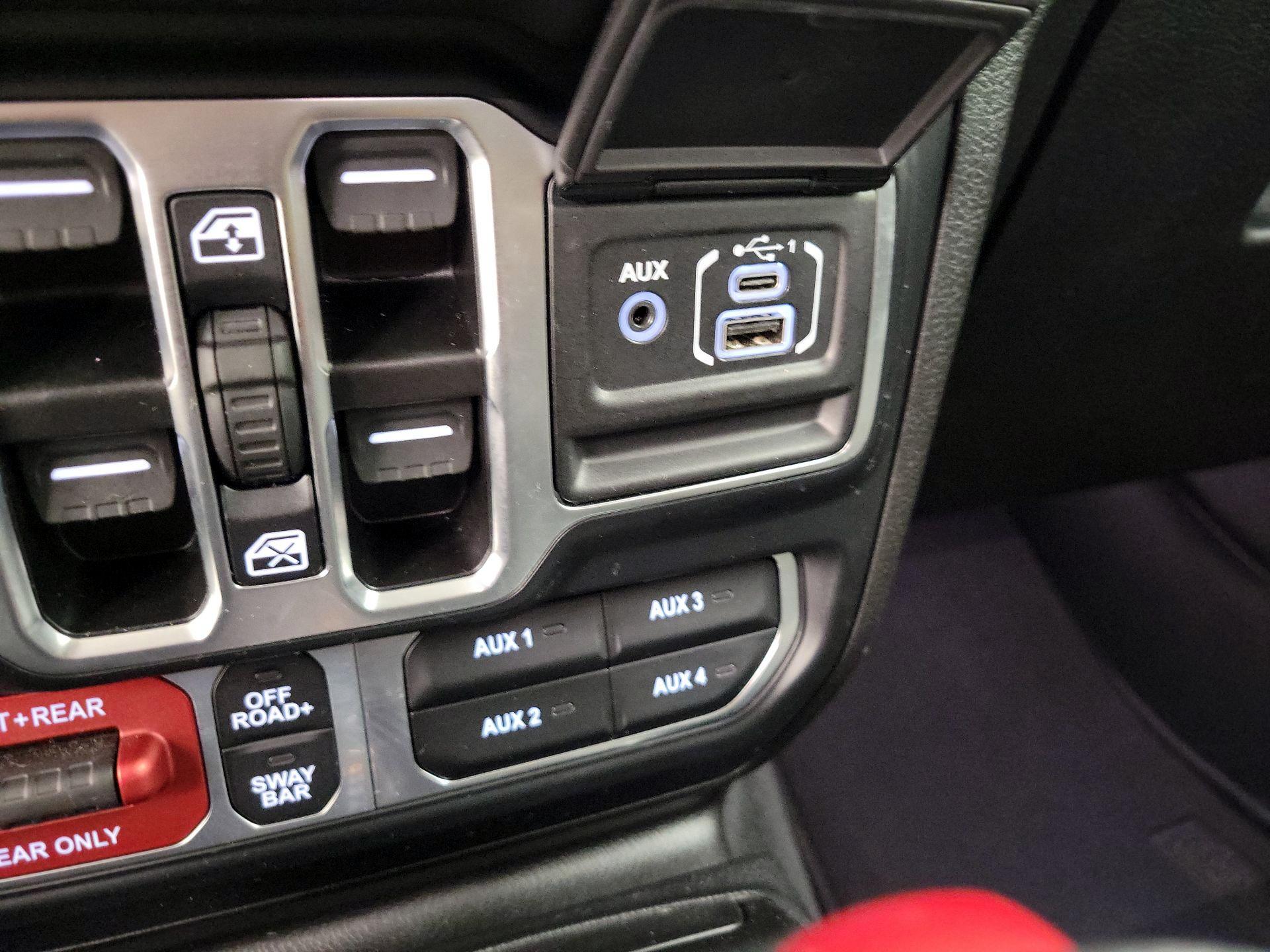 Thumbnail: 2025 Jeep Wrangler - 18