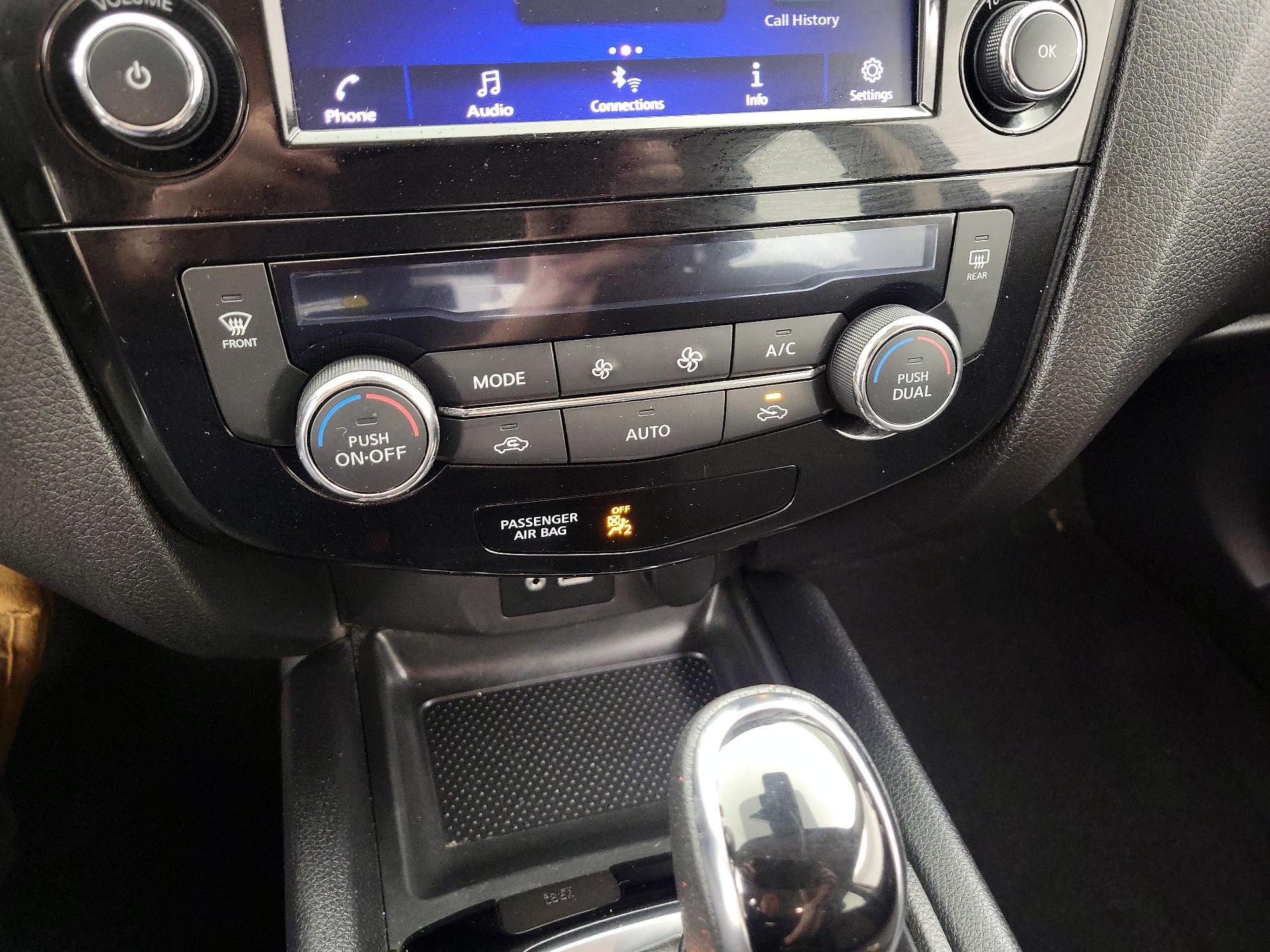 Thumbnail: 2022 Nissan Rogue Sport - 16