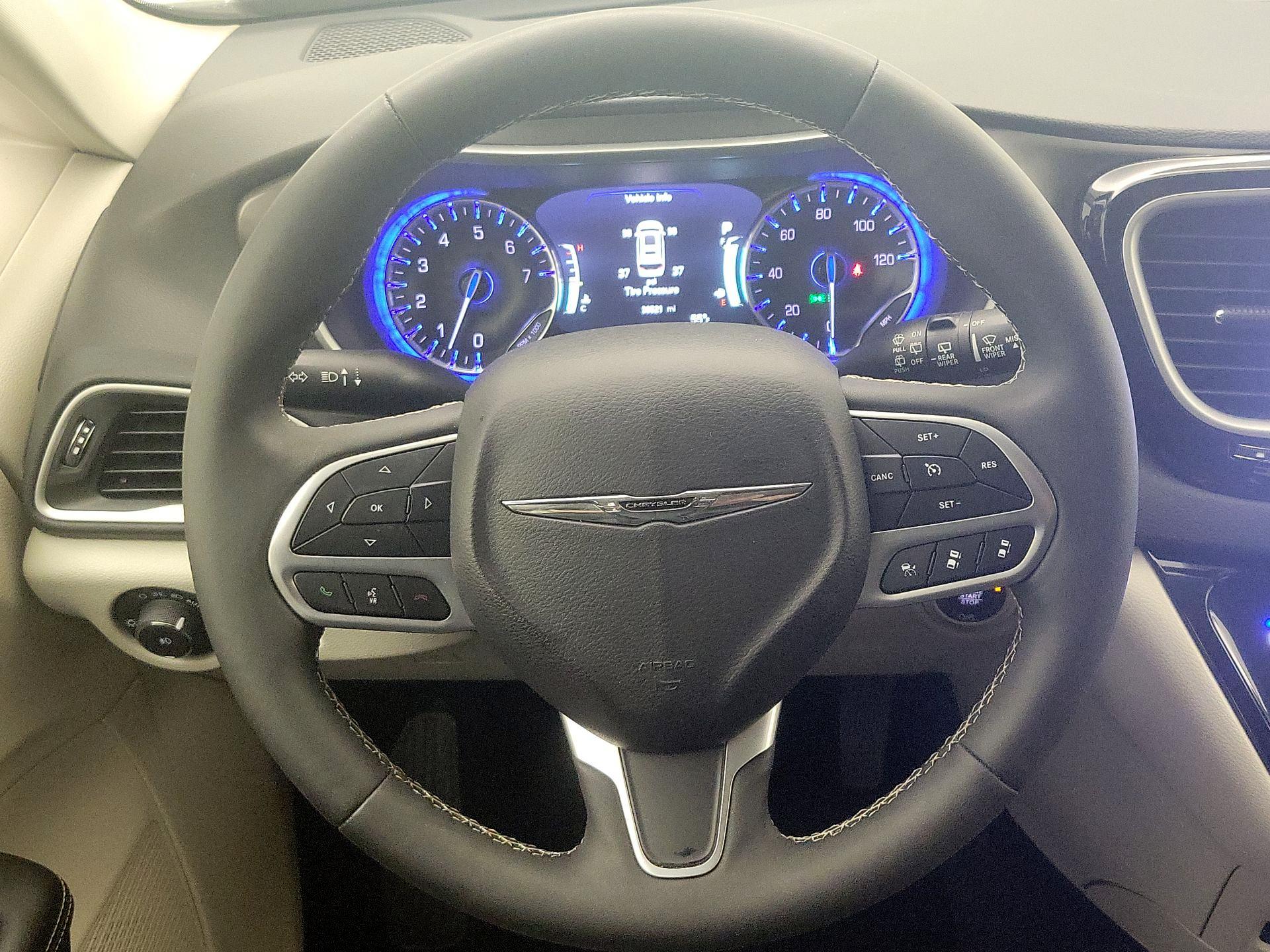 Thumbnail: 2024 Chrysler Pacifica - 10