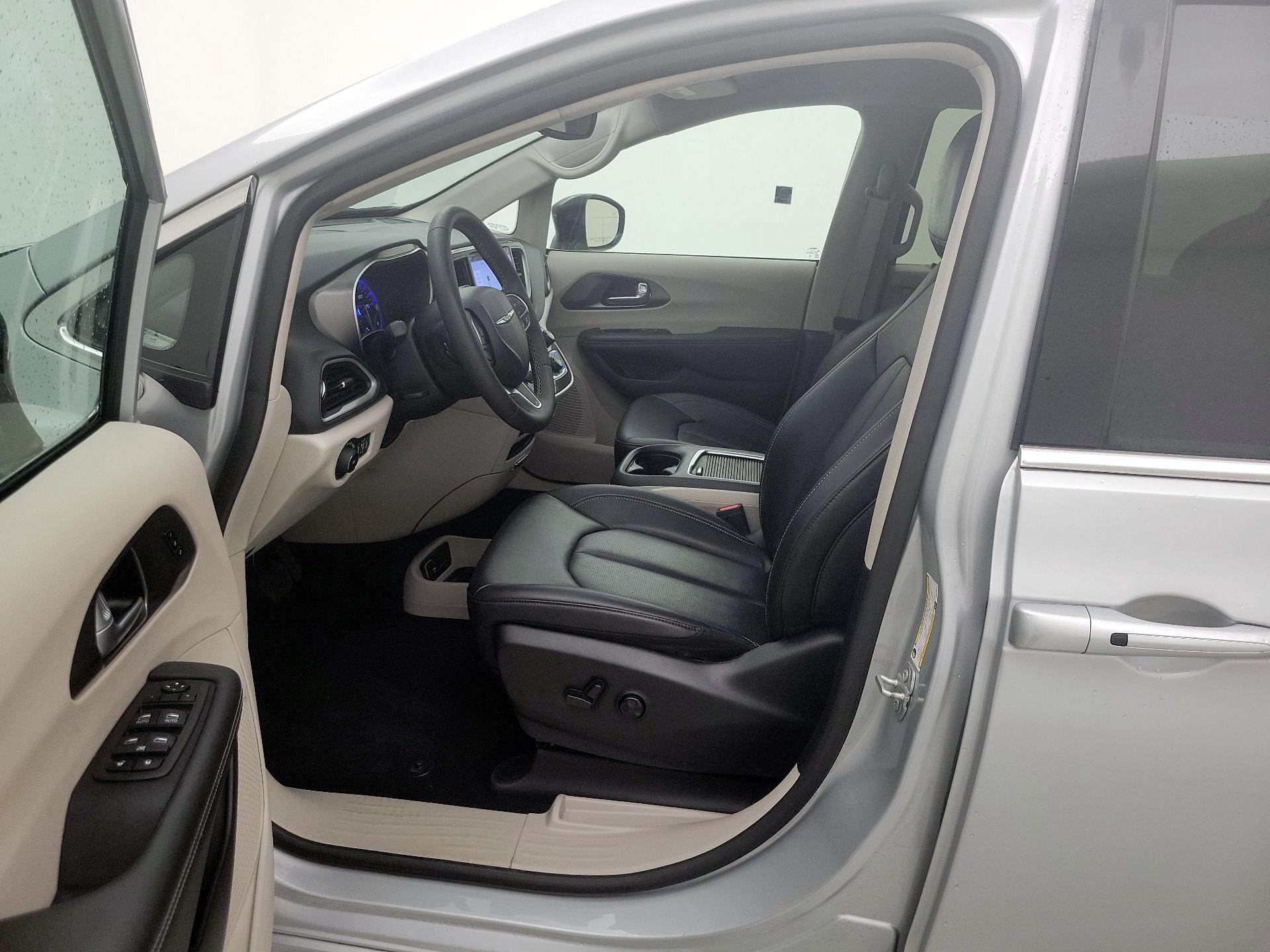 Thumbnail: 2024 Chrysler Pacifica - 11