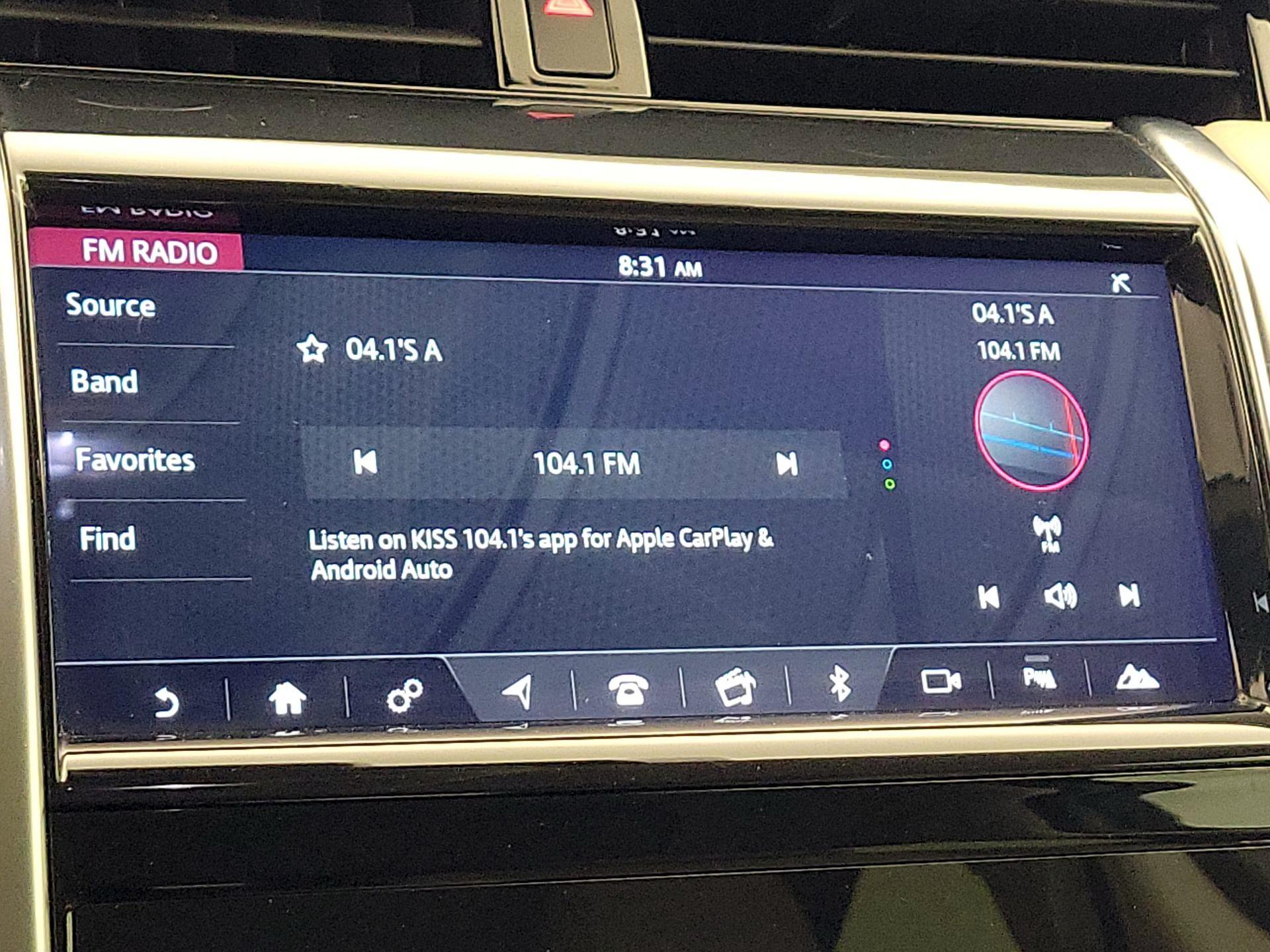 Thumbnail: 2020 Land Rover Discovery Sport - 16