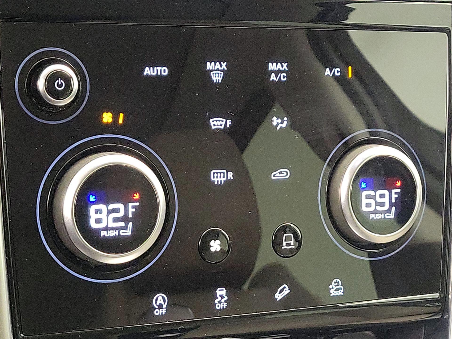 Thumbnail: 2020 Land Rover Discovery Sport - 17