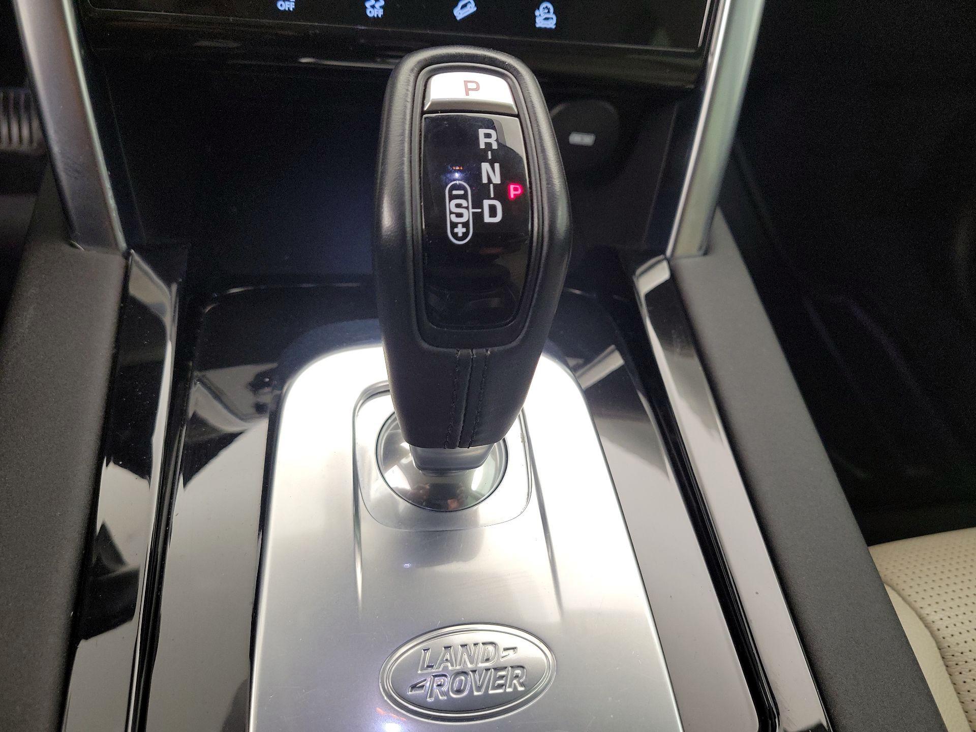 Thumbnail: 2020 Land Rover Discovery Sport - 18