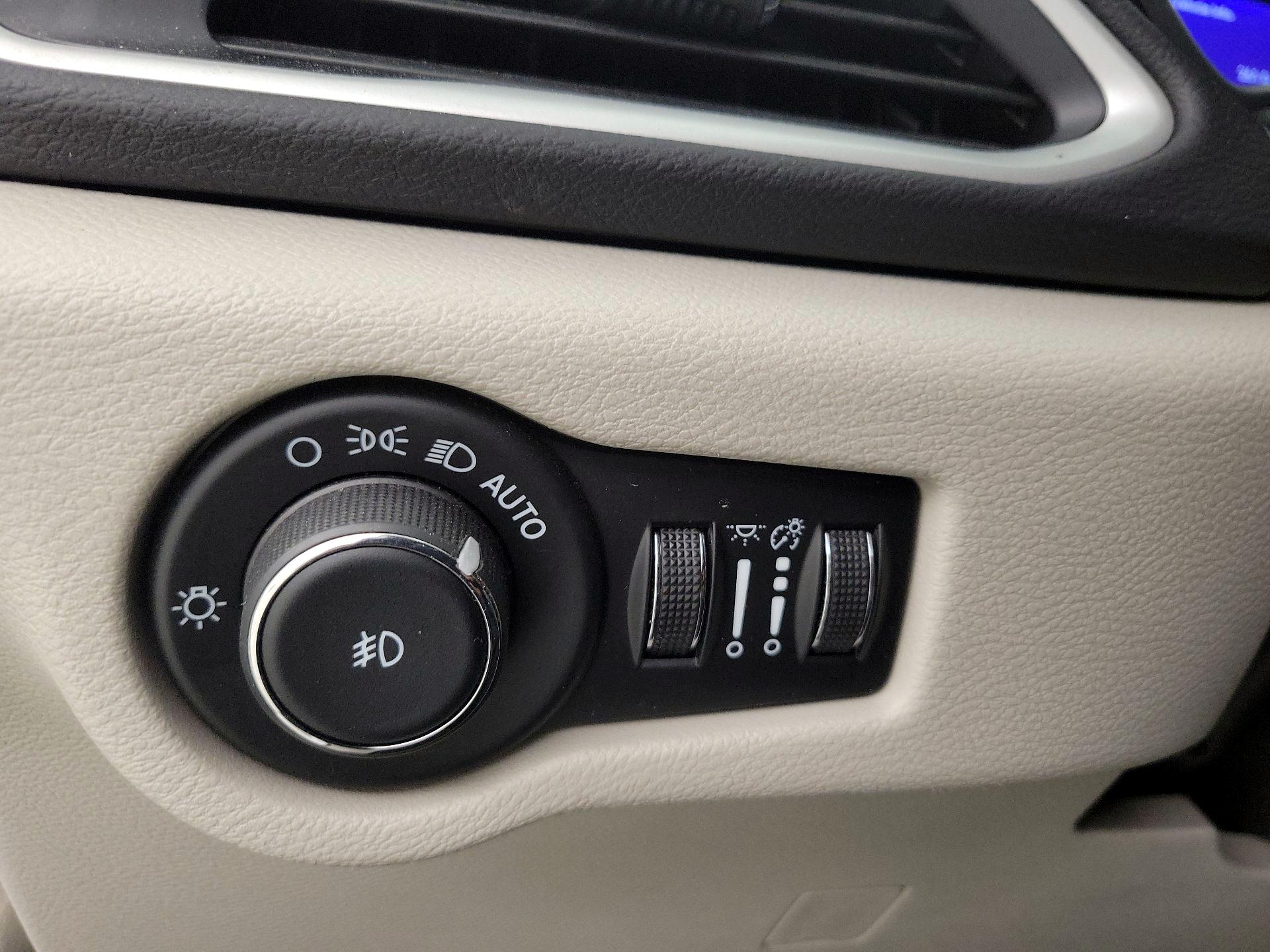 Thumbnail: 2024 Chrysler Pacifica - 13