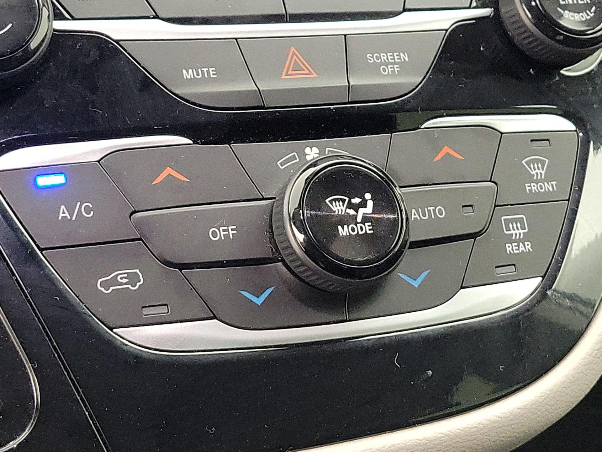 Thumbnail: 2024 Chrysler Pacifica - 16