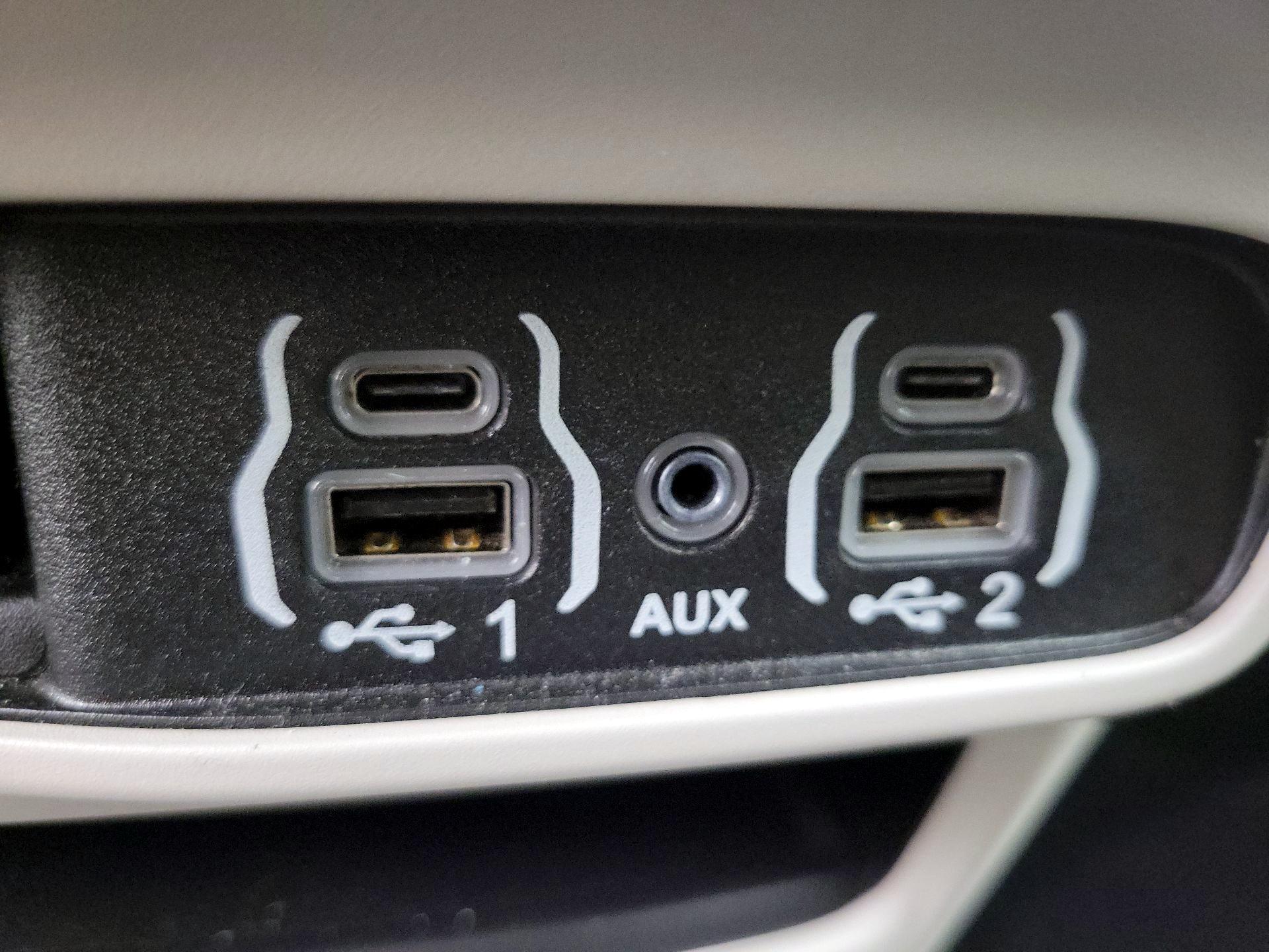 Thumbnail: 2024 Chrysler Pacifica - 18