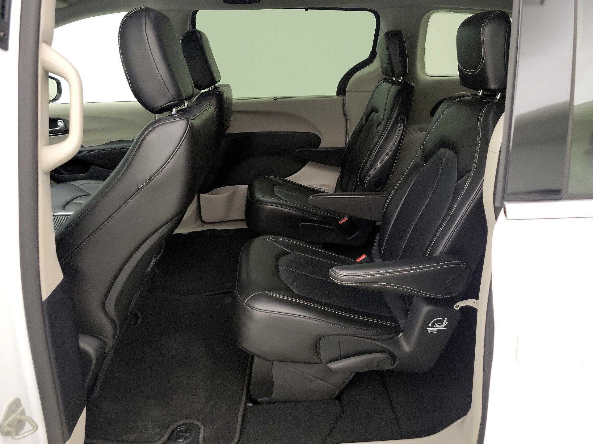 Thumbnail: 2024 Chrysler Pacifica - 19